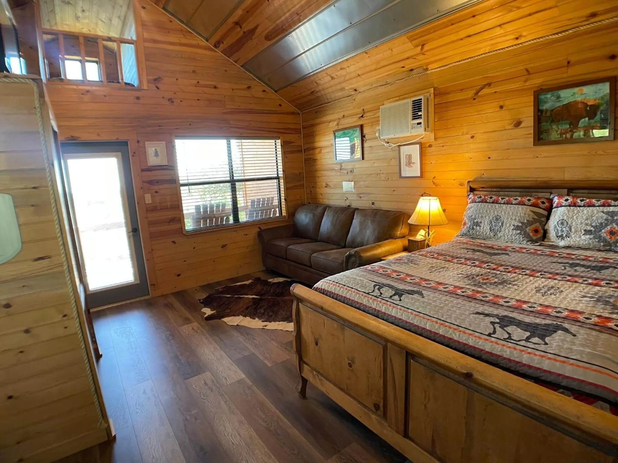Living room in Walnut Canyon Cabins