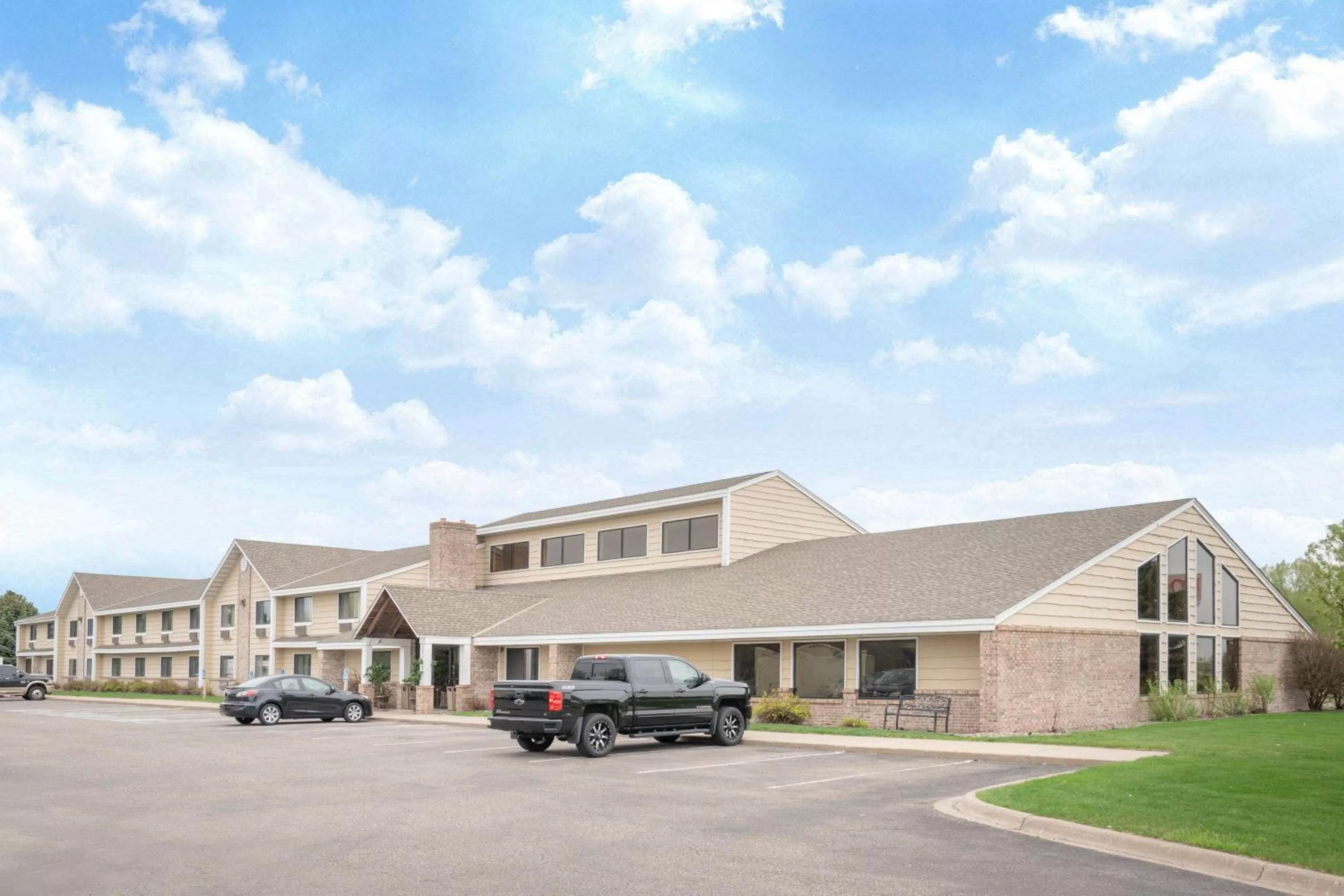 Property building in Baymont by Wyndham Lakeville