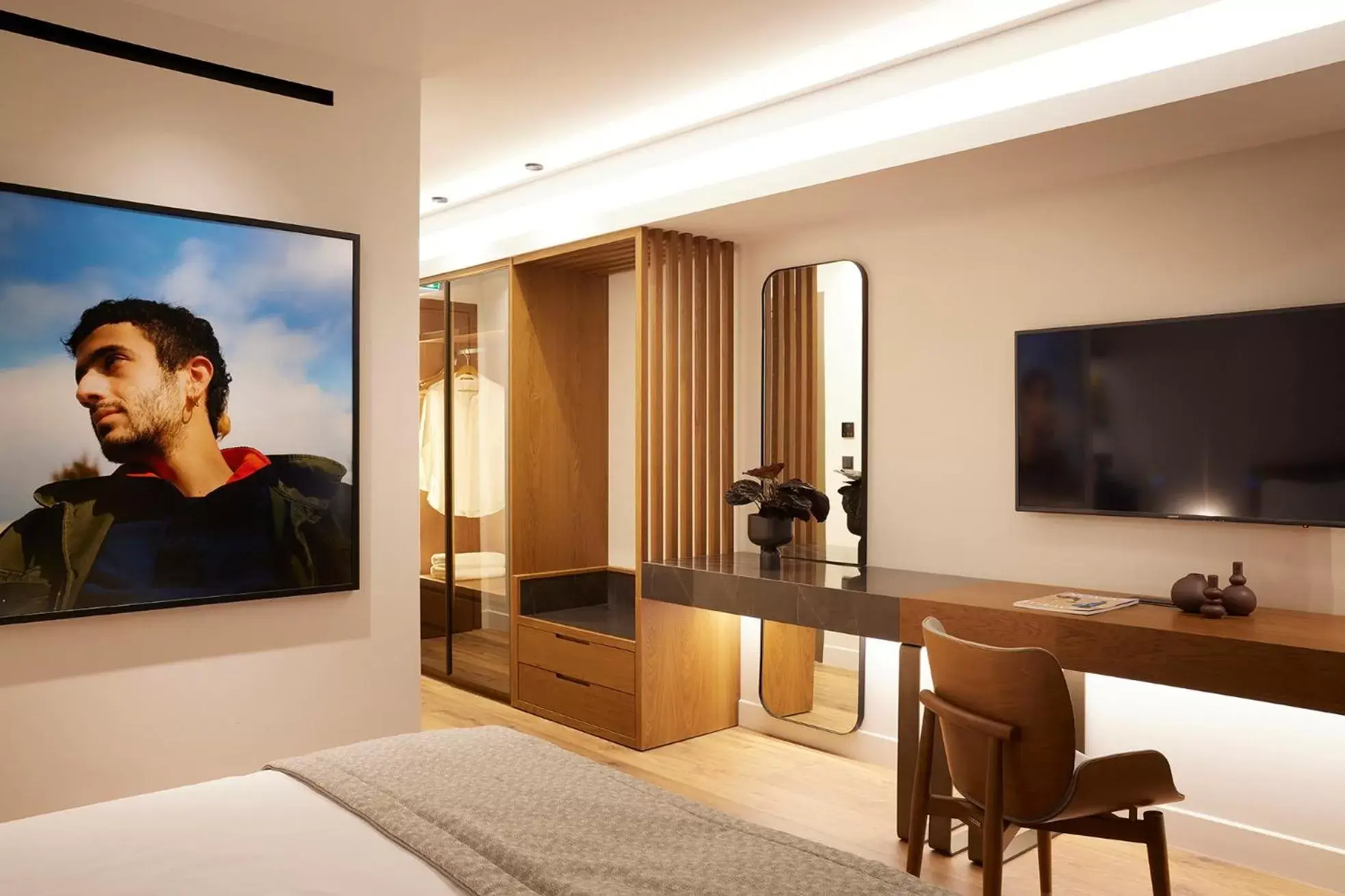 TV and multimedia, TV/Entertainment Center in Teight Hotel