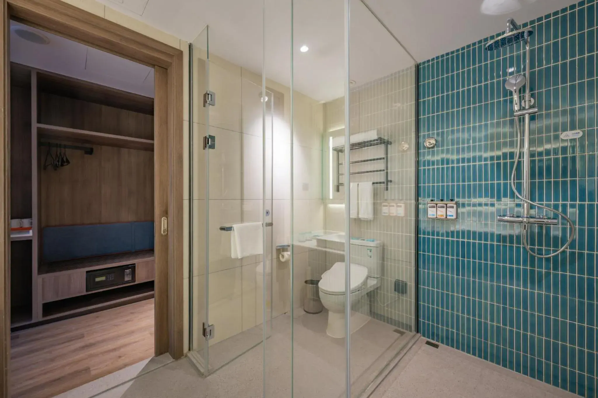 Bedroom, Bathroom in Holiday Inn Express Suzhou Luzhi, an IHG Hotel