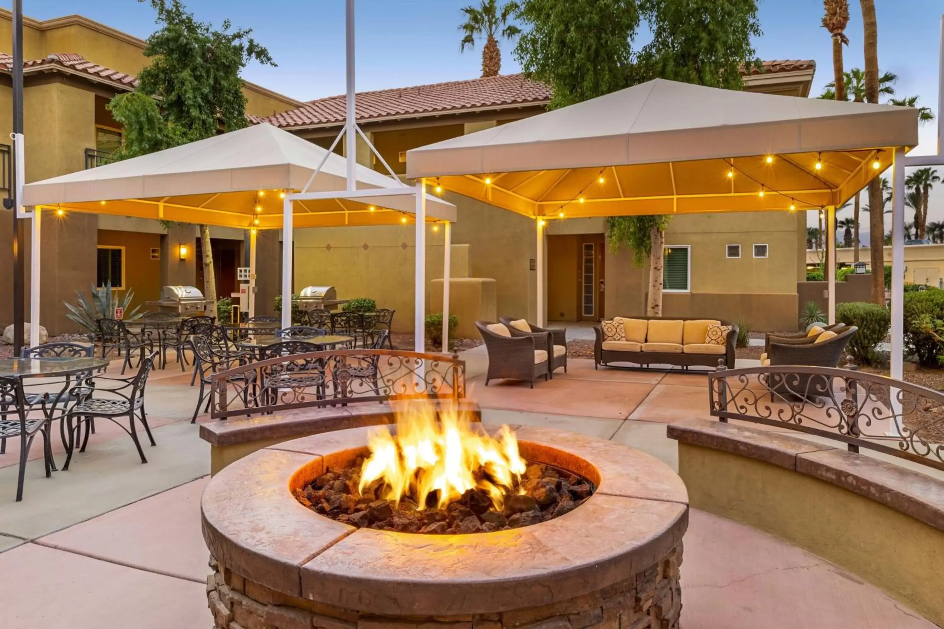 Property building, Restaurant/Places to Eat in Marriott's Desert Springs Villas I