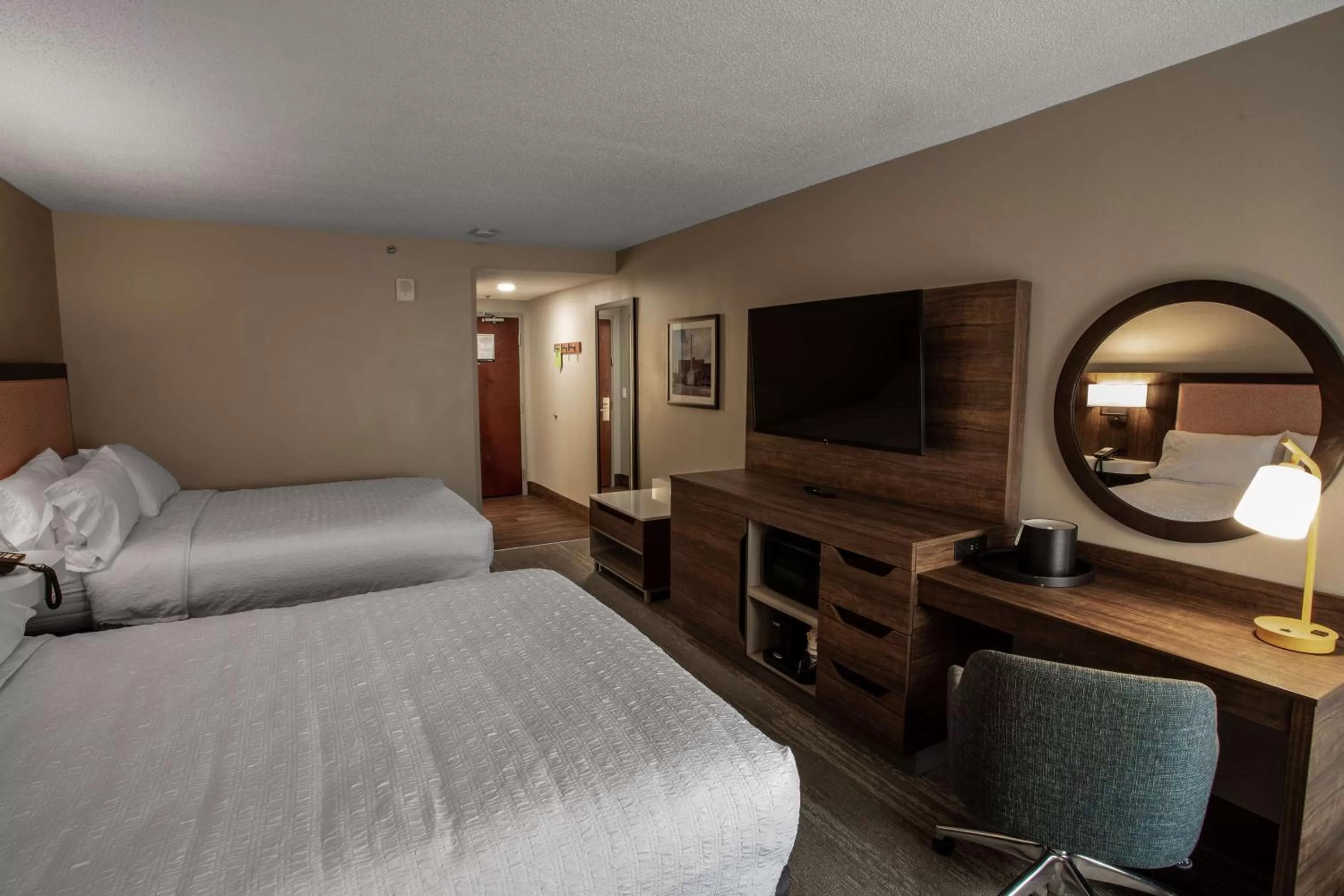 Bedroom, Bed in Hampton Inn Springfield