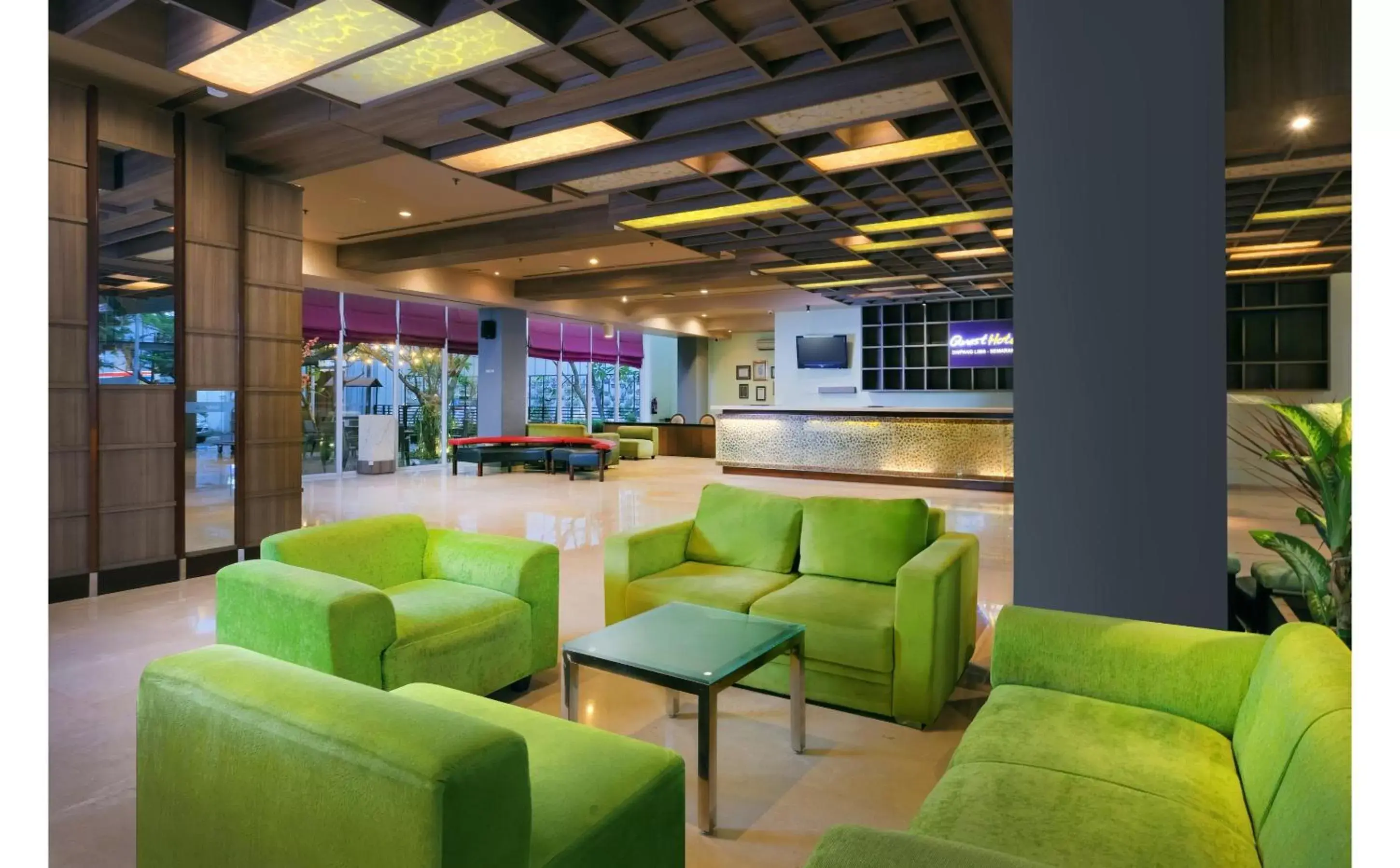 Lobby or reception in Quest Hotel Simpang Lima - Semarang by ASTON Lobby or reception in Quest Hotel Simpang Lima - Semarang by ASTON