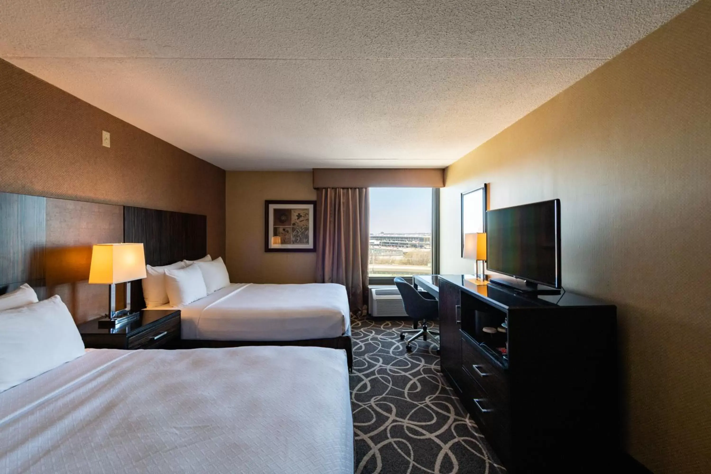 Bedroom in Crowne Plaza Newark Airport, an IHG Hotel