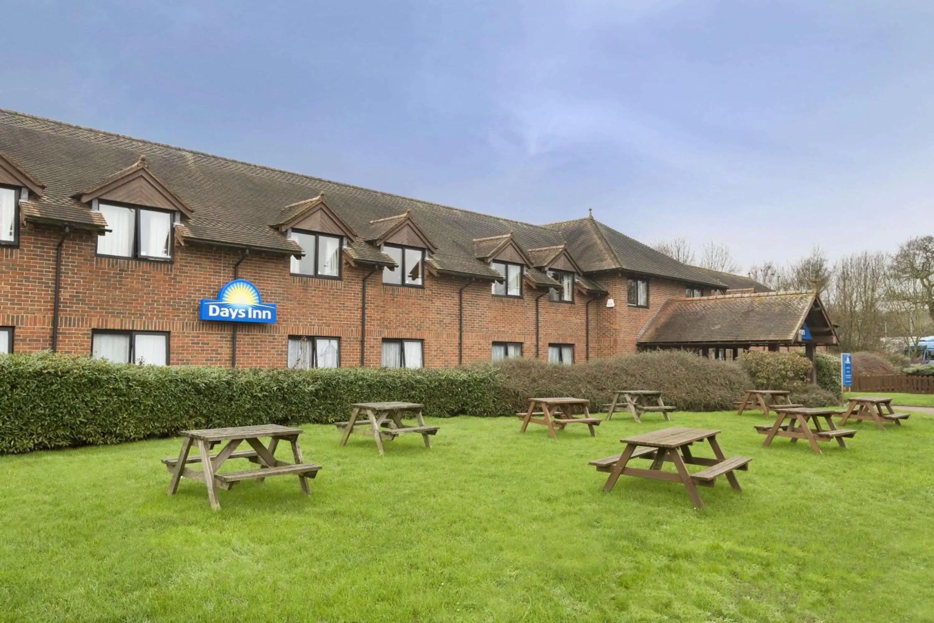 Property building in Days Inn by Wyndham Sevenoaks Clacket Lane