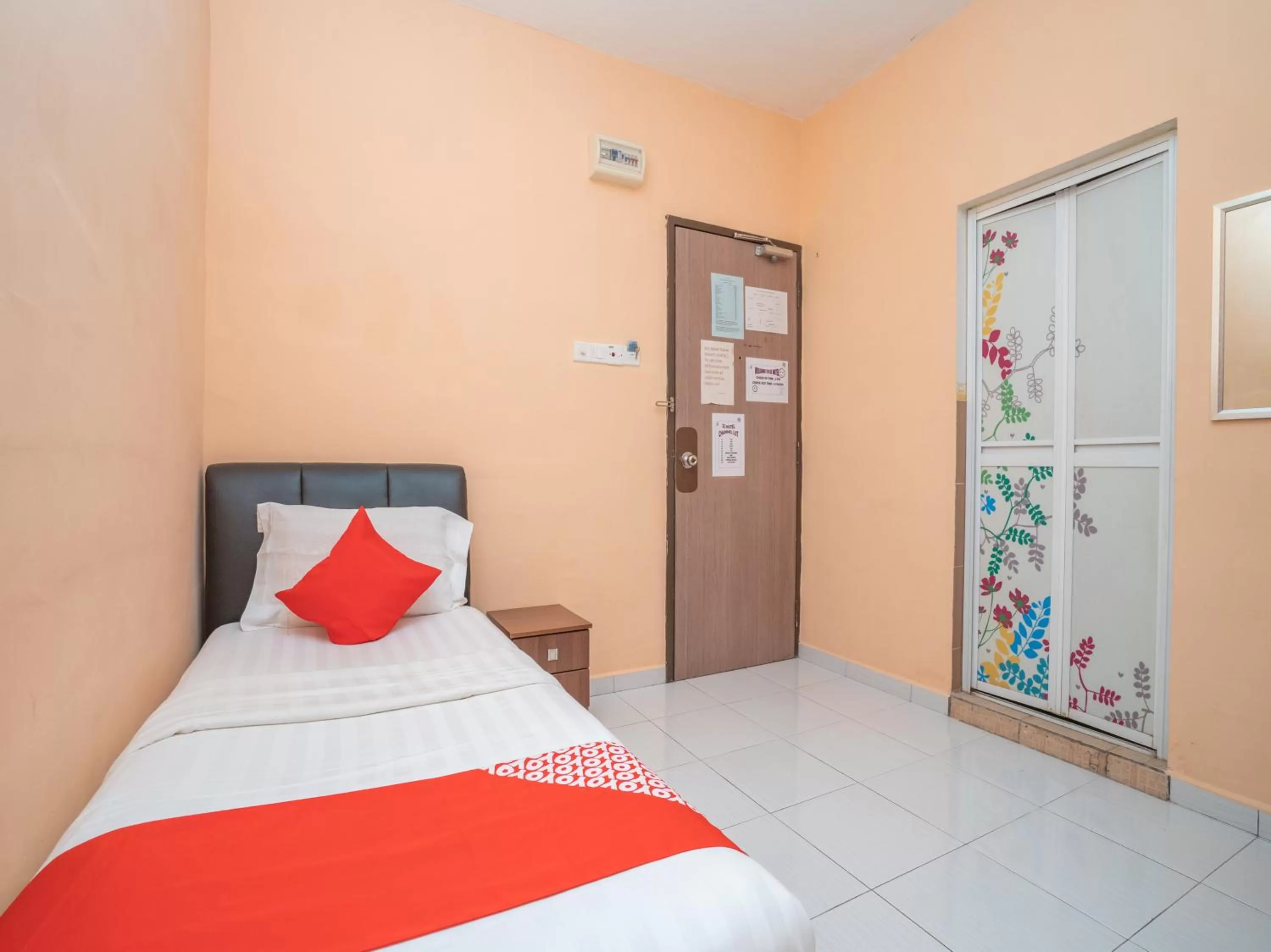 Deluxe Single Room - single occupancy in Sz Hotel