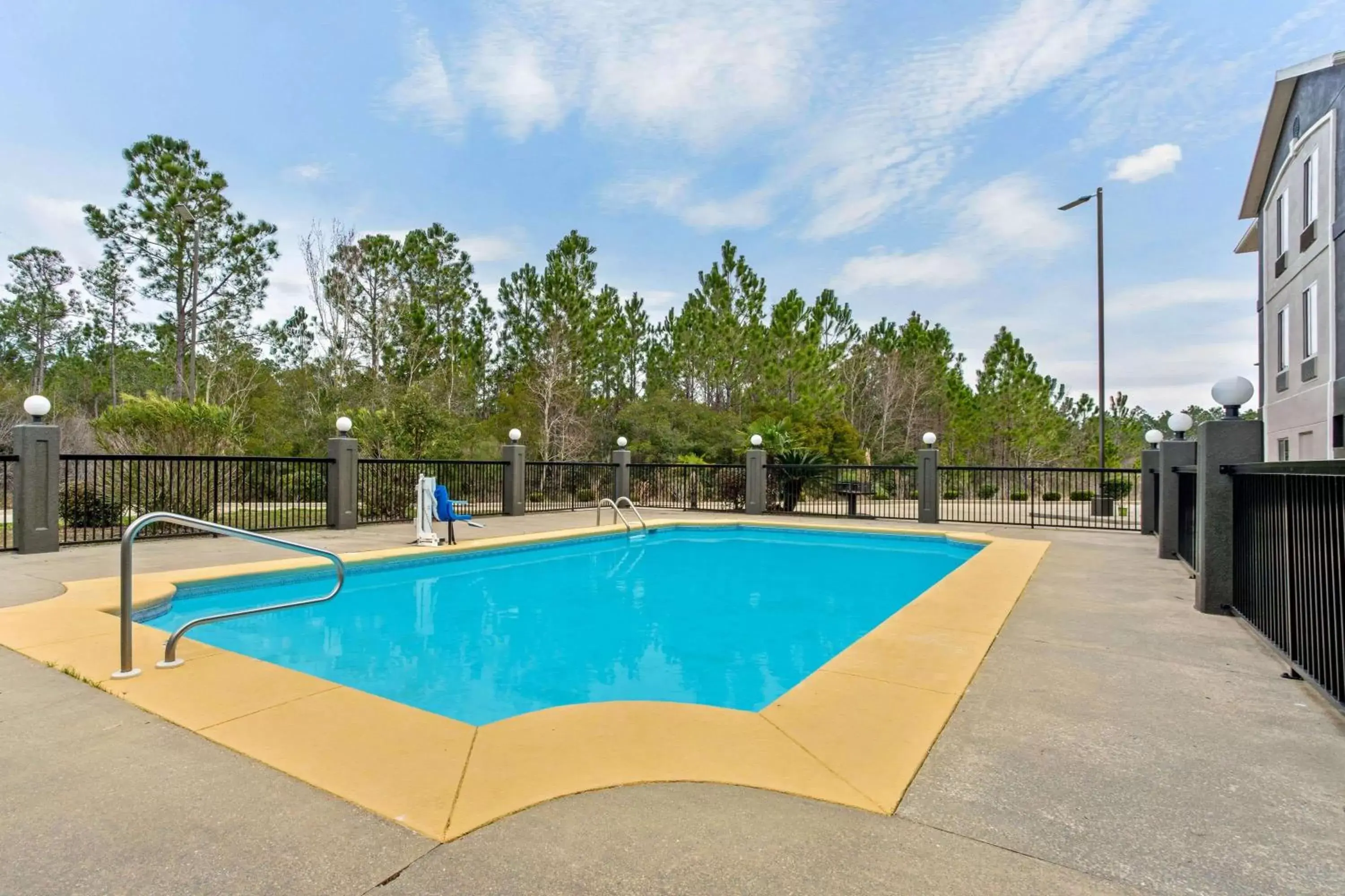 On site, Swimming Pool in La Quinta Inn by Wyndham Moss Point - Pascagoula
