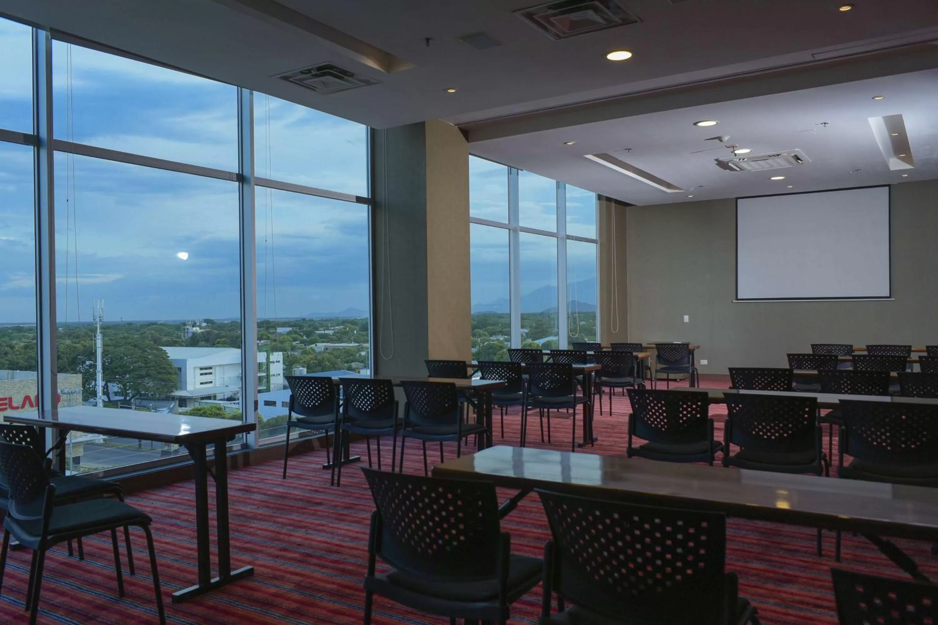 Meeting/conference room in Hampton By Hilton Valledupar