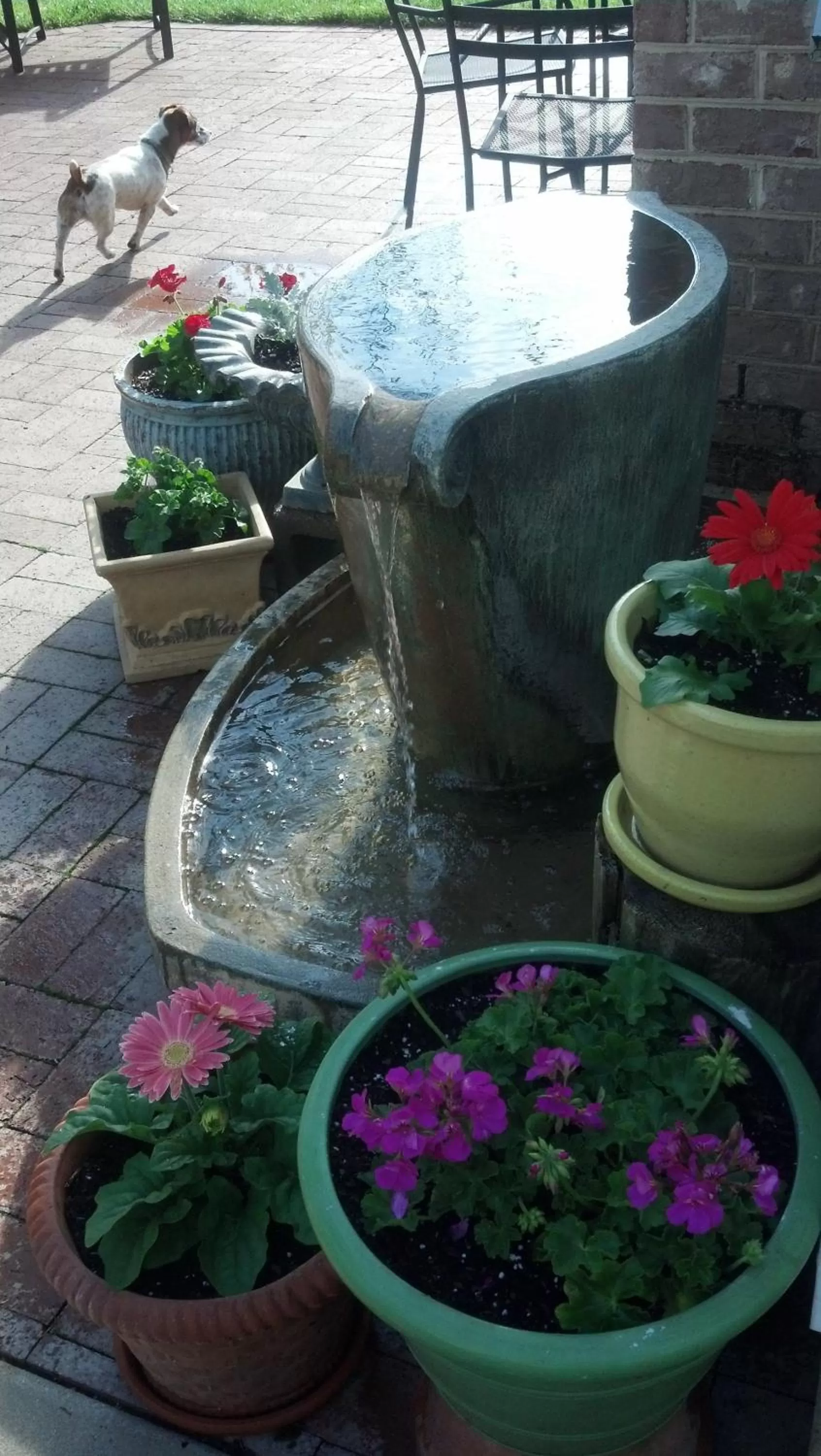 Decorative detail in Inn at Huntingfield Creek