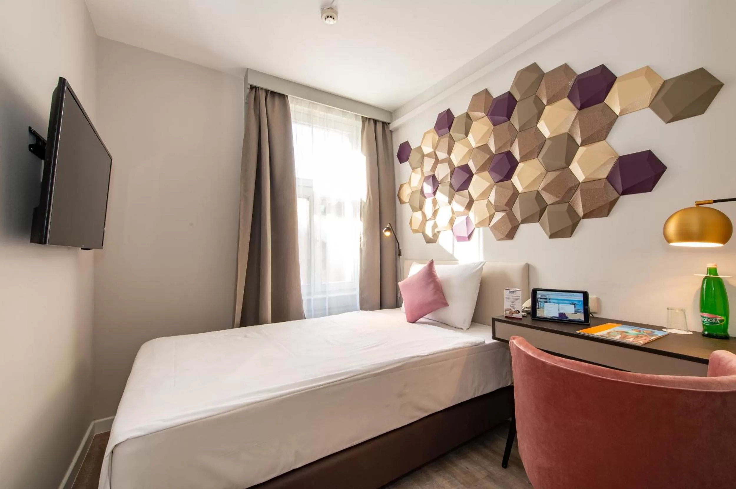 Bed in Three Corners Hotel Art