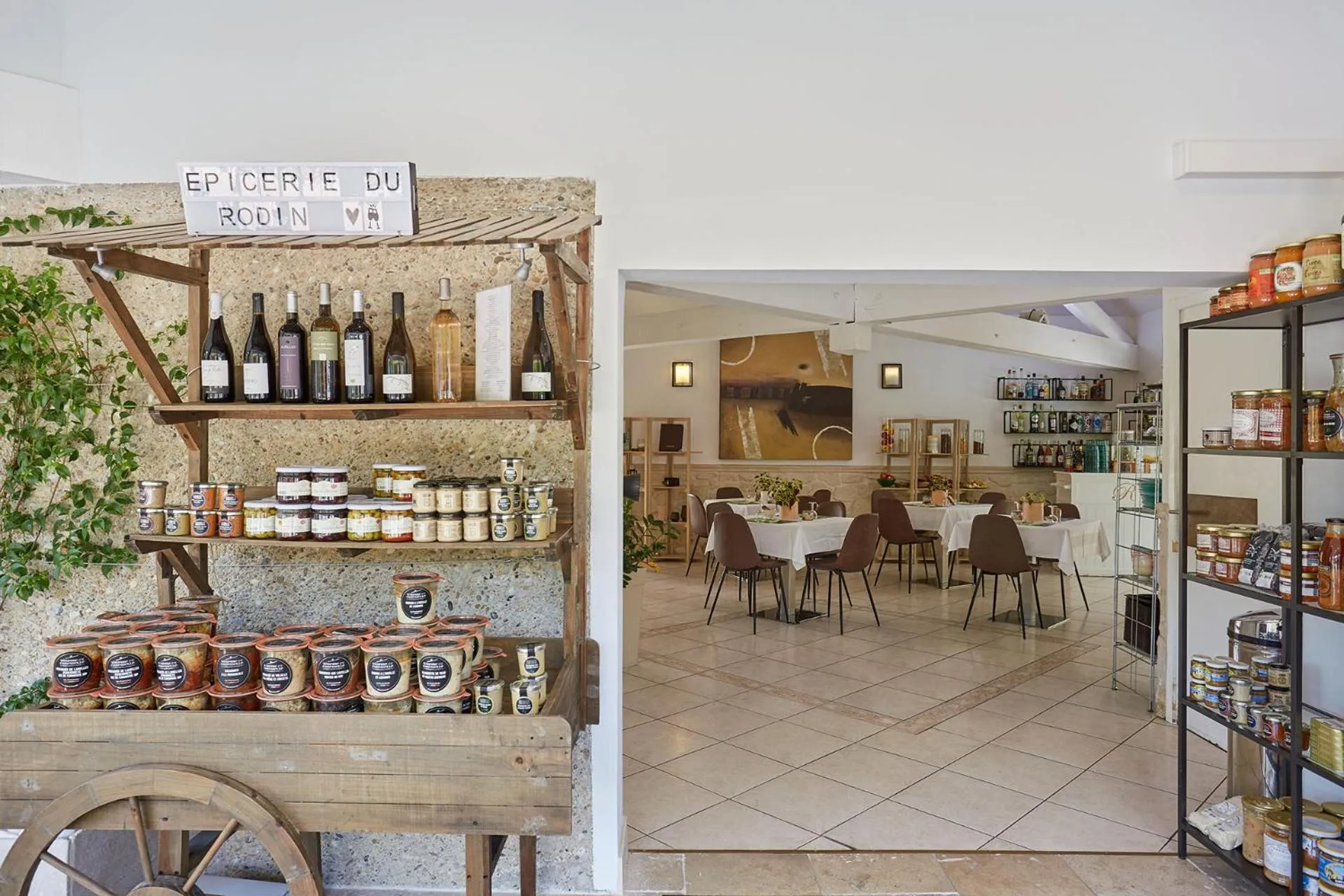 Supermarket/grocery shop in Logis Hôtel Le Rodin