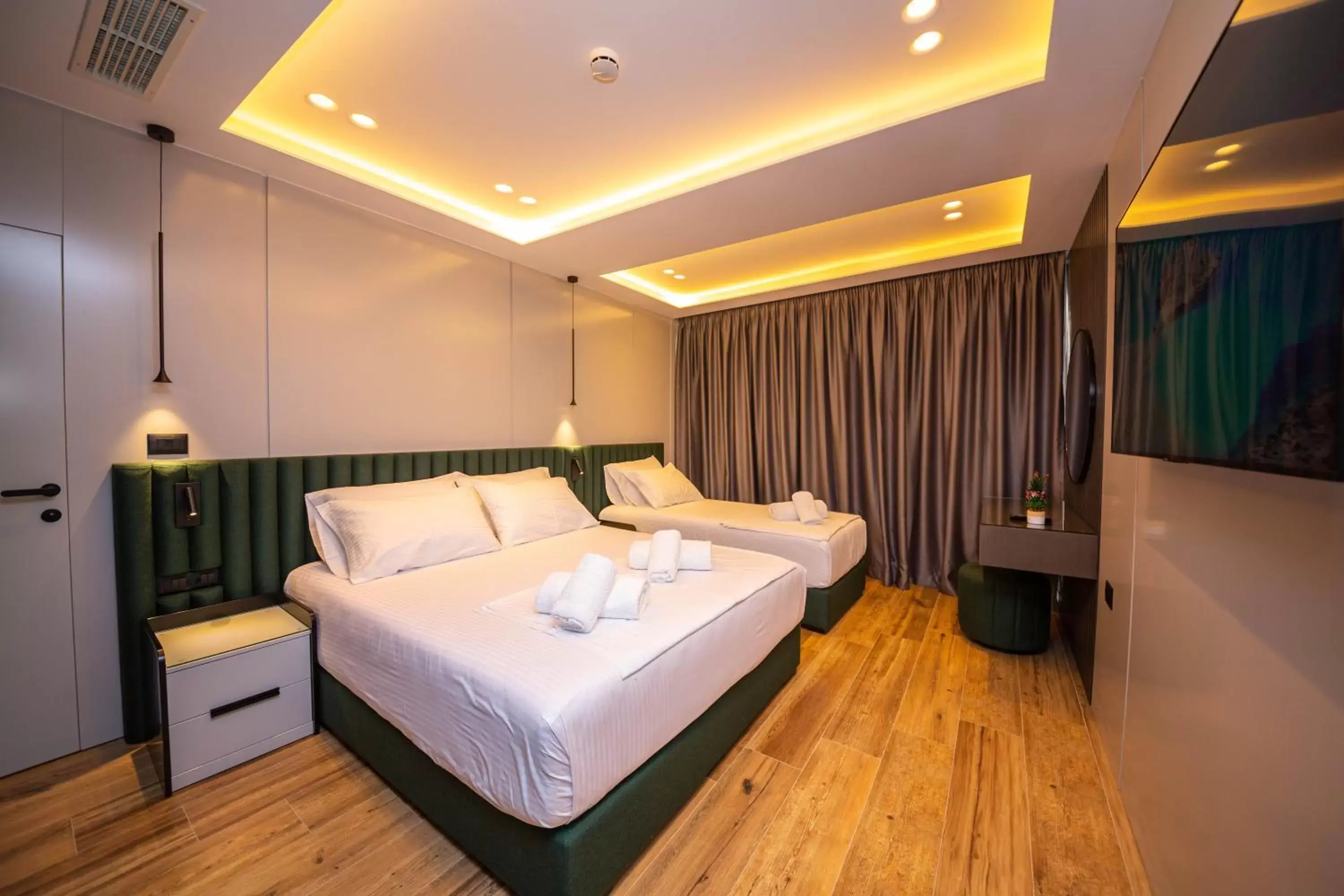 Superior Triple Room with Balcony in Hotel Lili-1 Superior Triple Room with Balcony in Hotel Lili-1