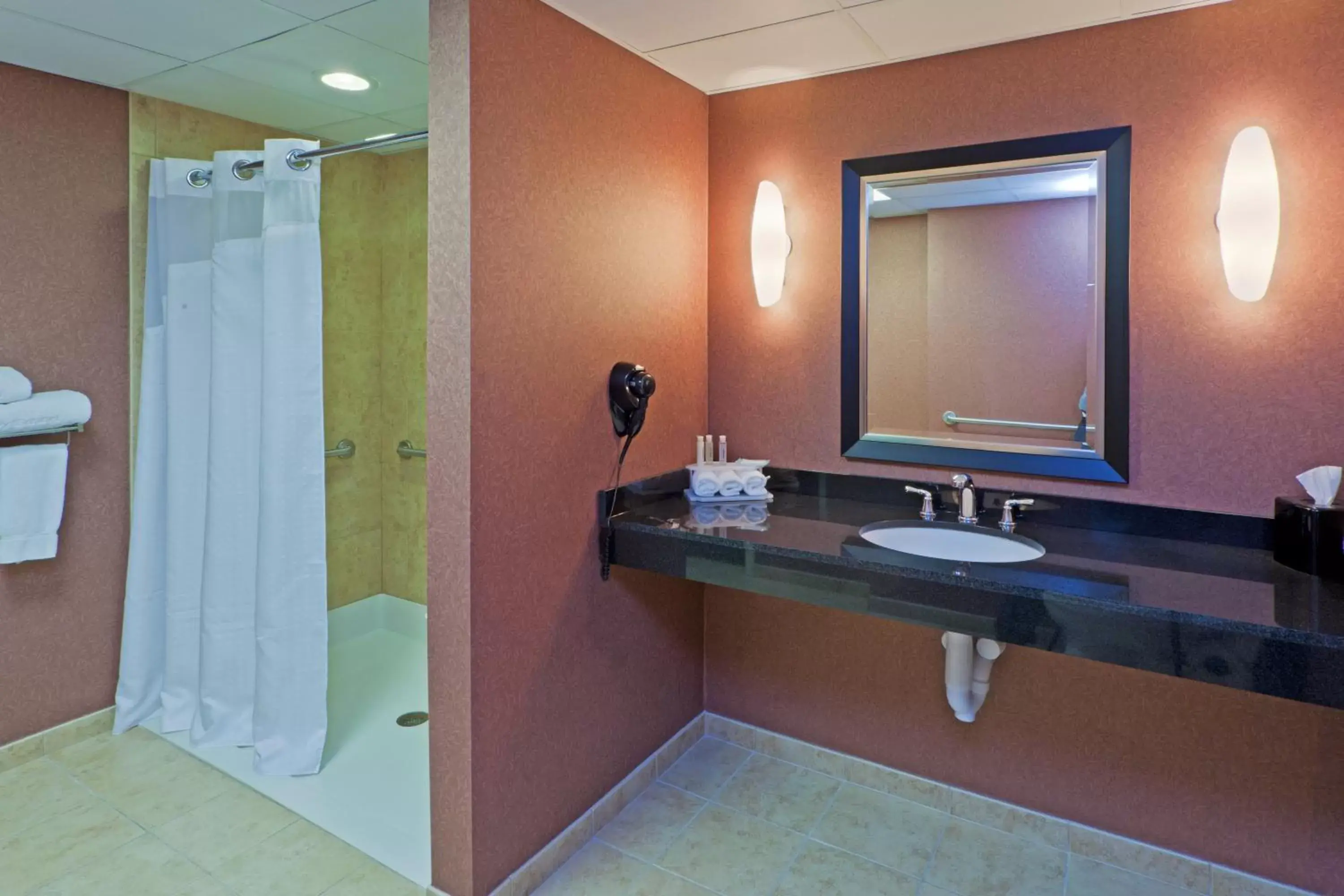 Photo of the whole room, Bathroom in Holiday Inn Express York, an IHG Hotel