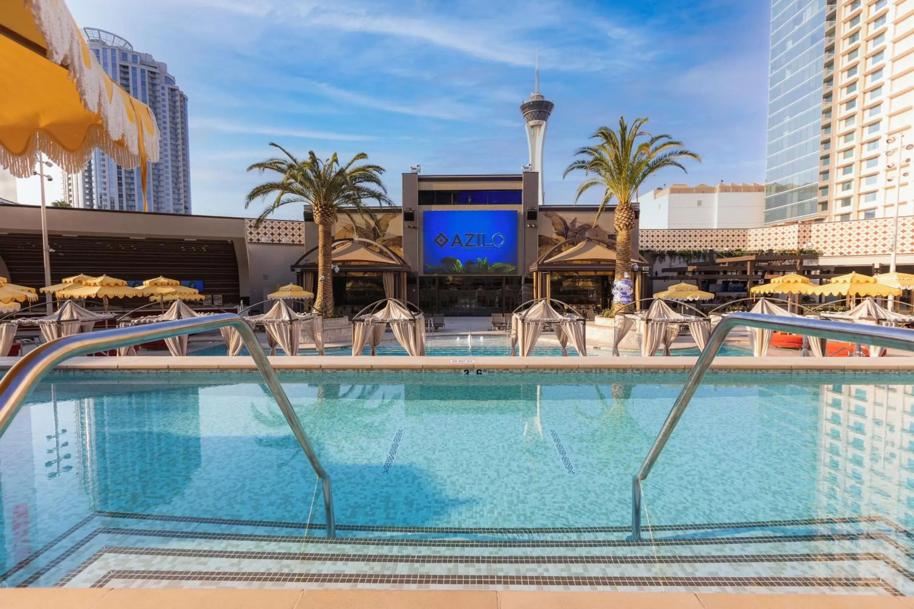 Swimming Pool in SAHARA Las Vegas