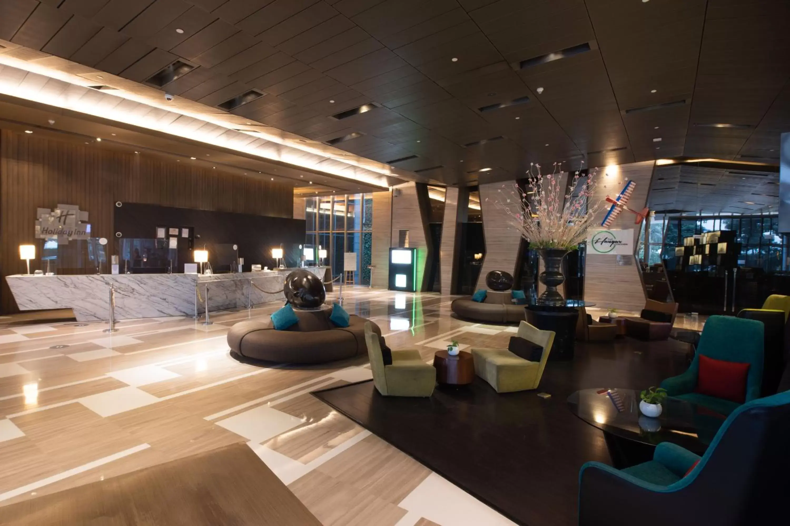 Property building, Lounge/Bar in Holiday Inn New Delhi International Airport, an IHG Hotel