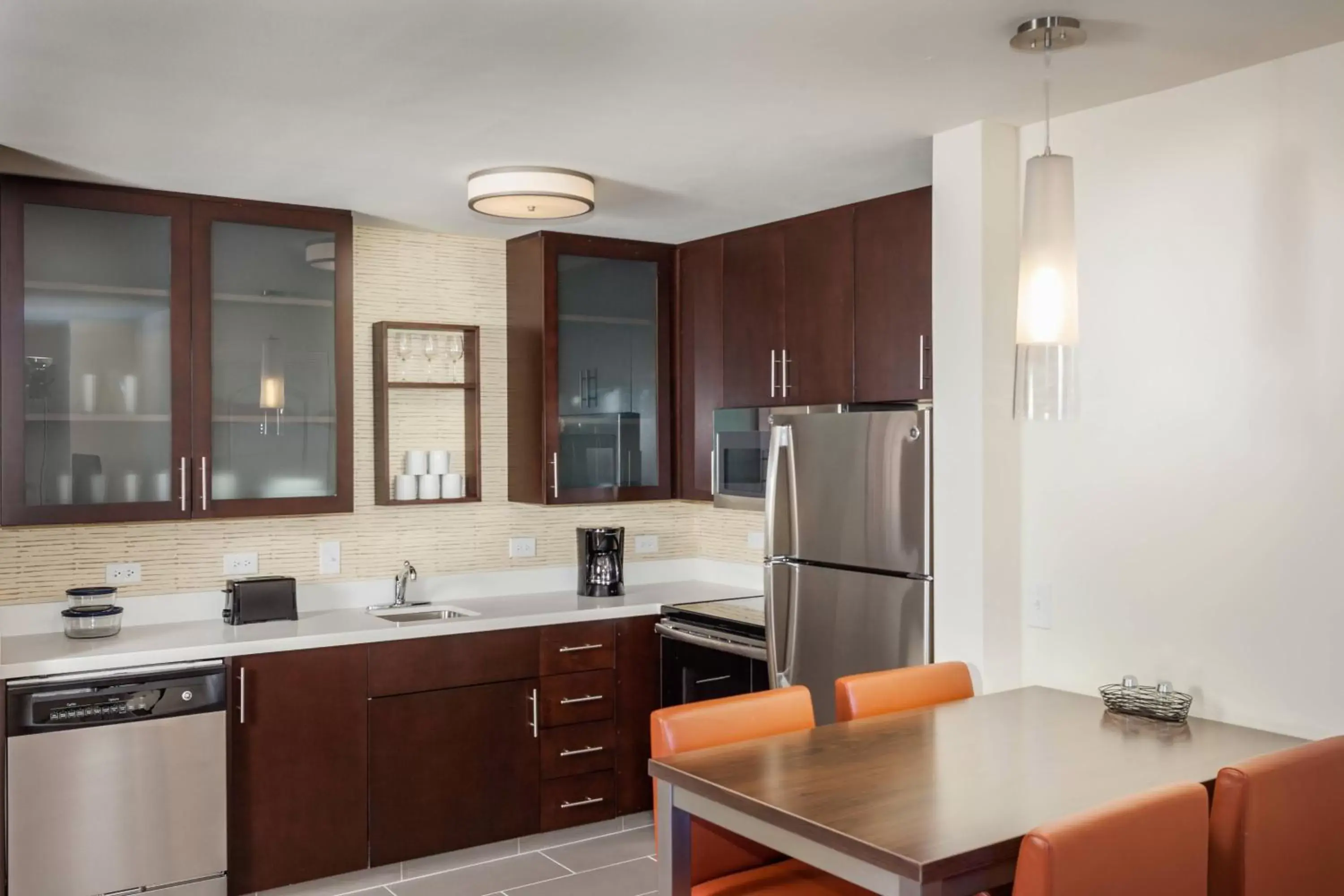 Bedroom, Kitchen/Kitchenette in Residence Inn by Marriott Austin Lake Austin/River Place