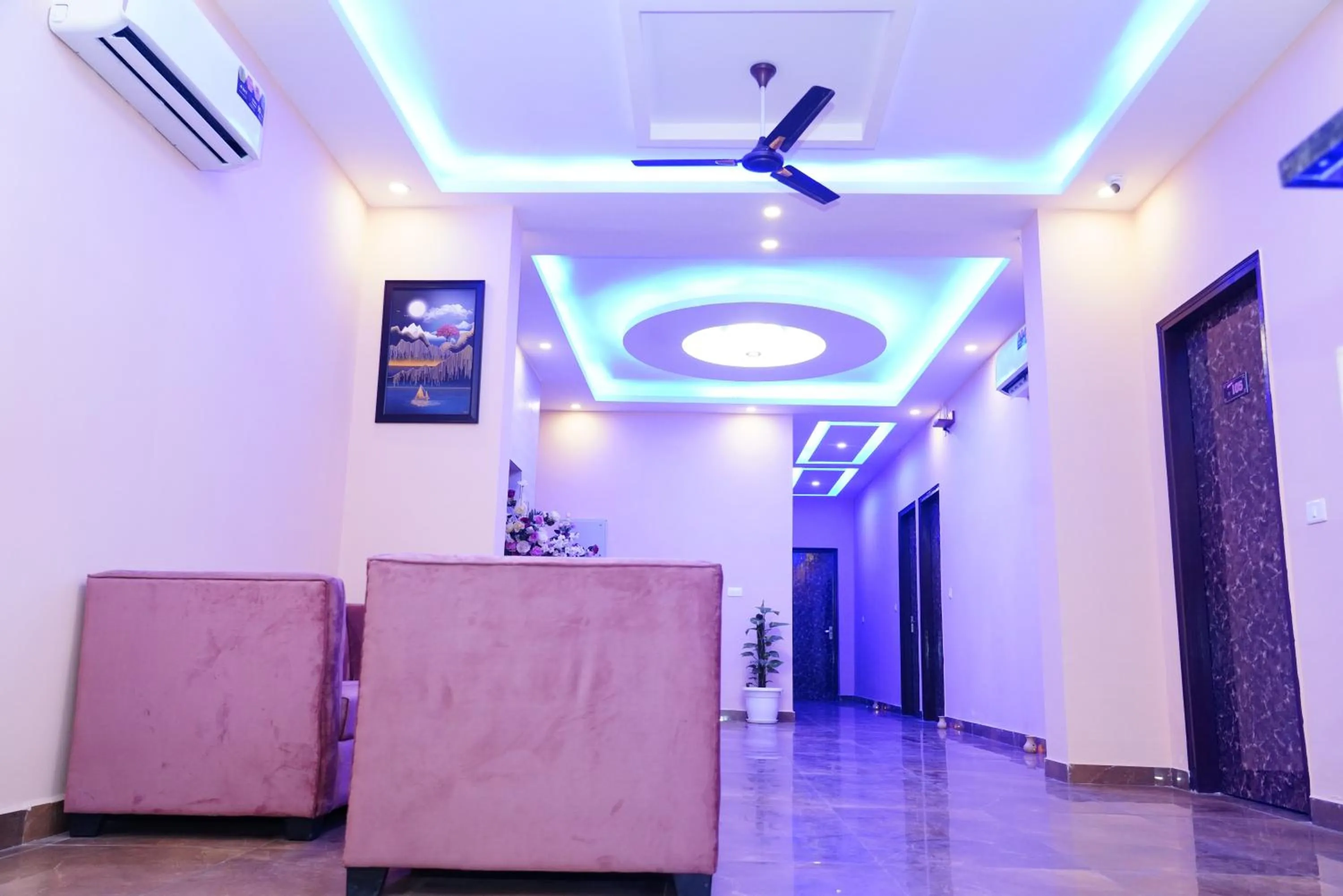 Lobby or reception in ExpoMart Inn