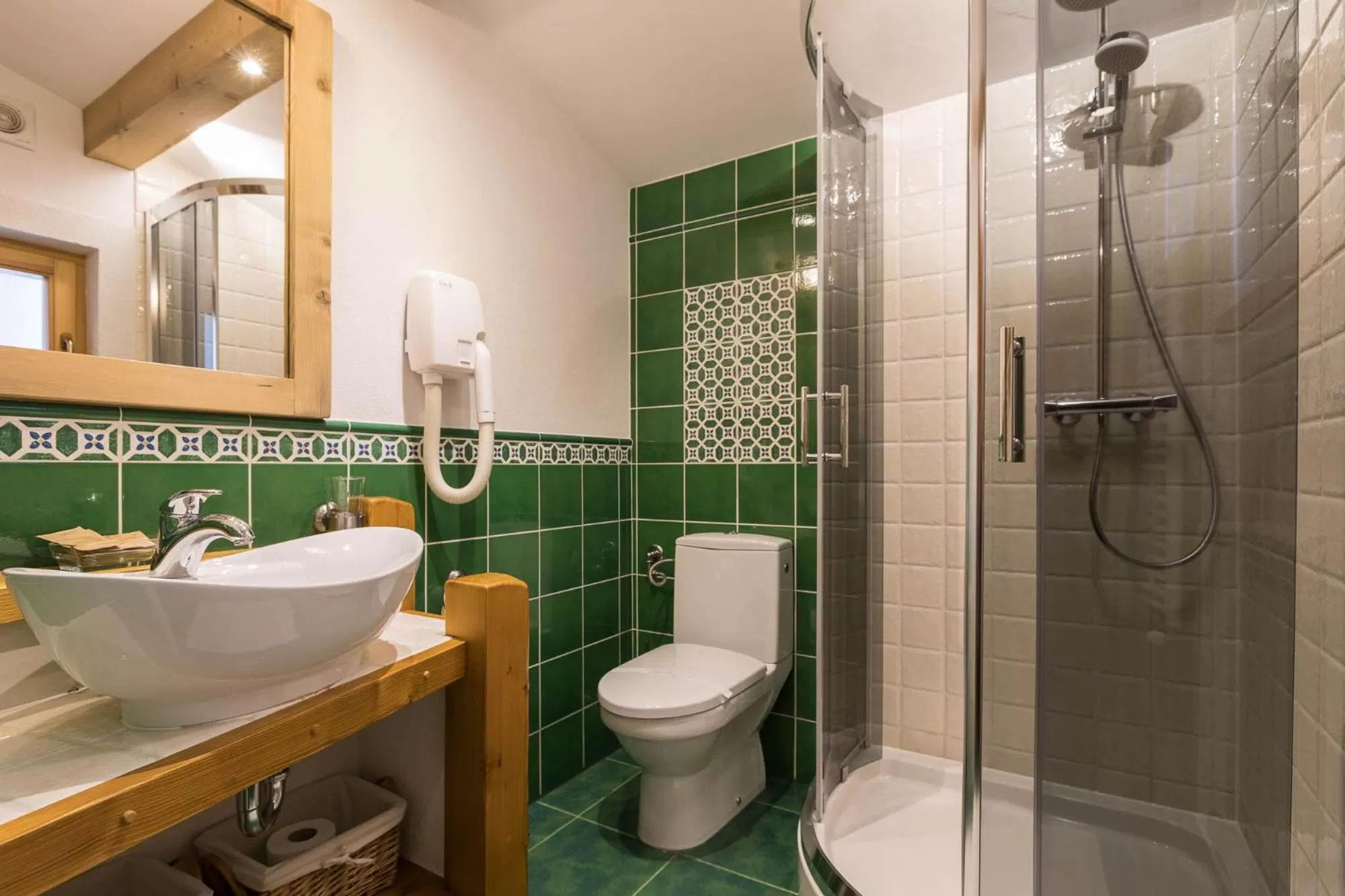 Shower in Bambi Cottage