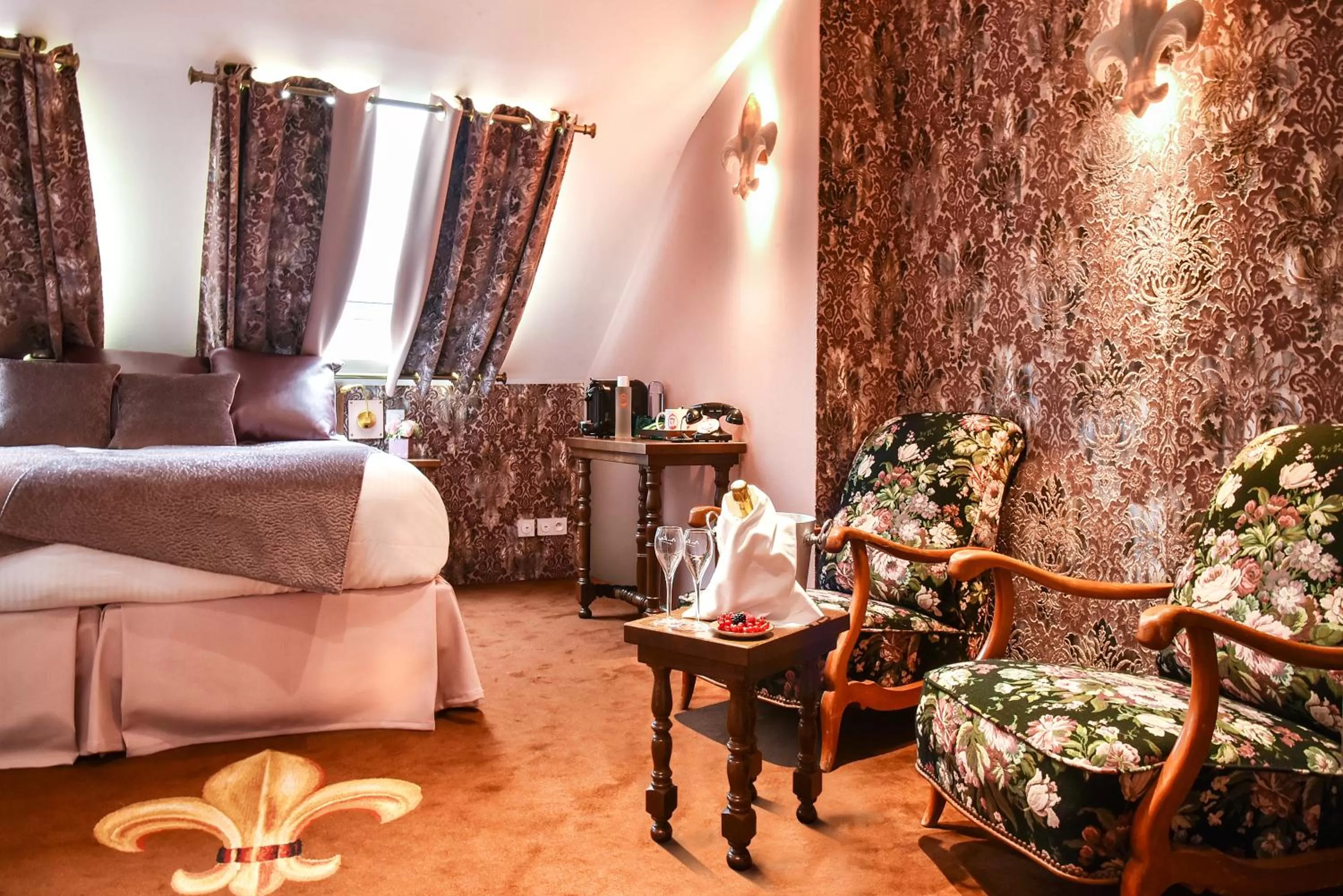 Seating area in Le Temple De Jeanne