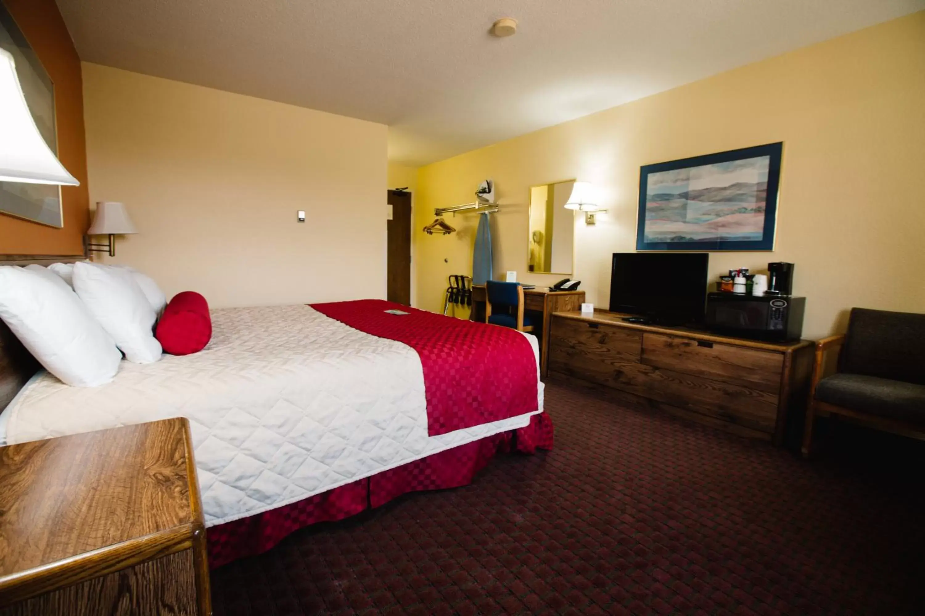 Photo of the whole room, Bed in Days Inn by Wyndham Minot
