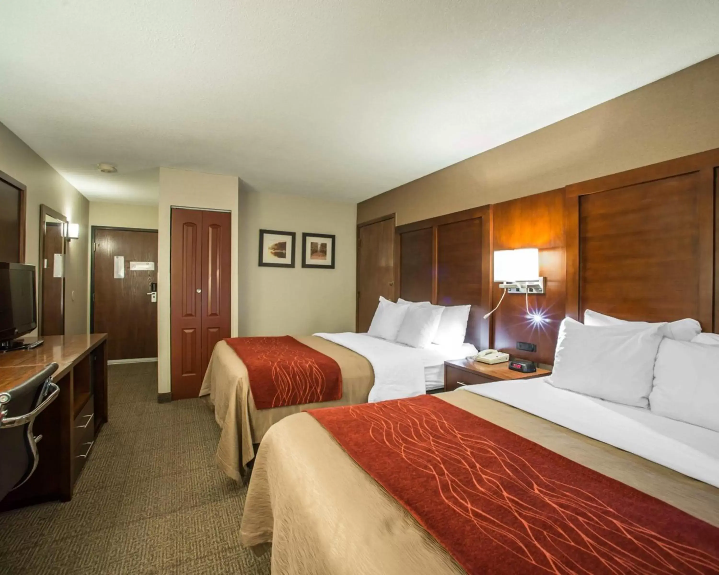 Standard Queen Room with Two Queen Beds - Non-Smoking in Quality Inn Boonville - Columbia
