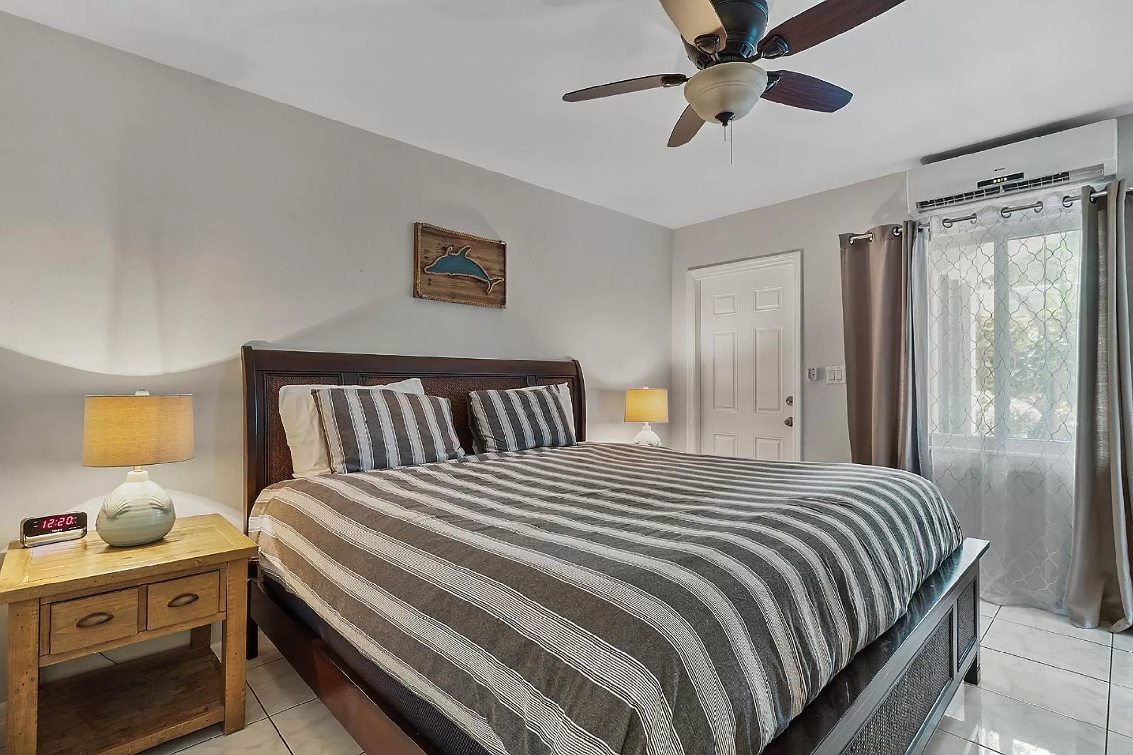 Bed in 4145 By The Sea Inn & Suites