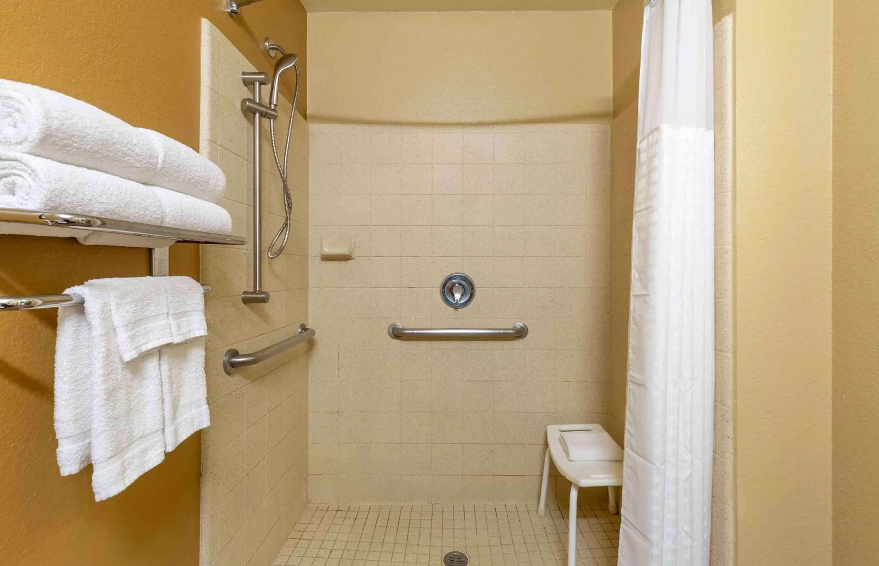 Bathroom in Extended Stay America Suites - Washington, DC - Falls Church - Merrifield