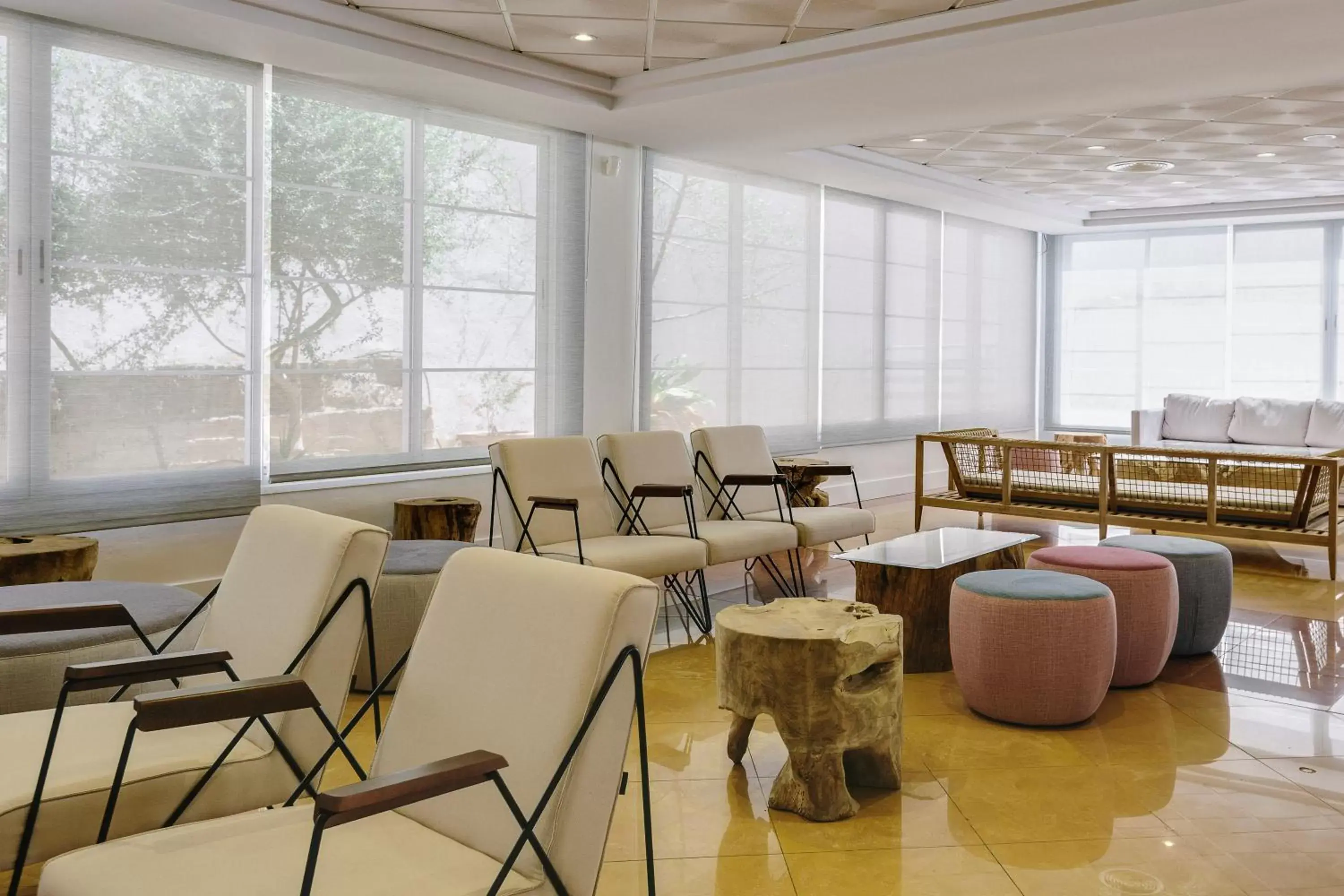 Lounge or bar in ILUNION Palmanova Mallorca Lounge or bar in ILUNION Palmanova Mallorca