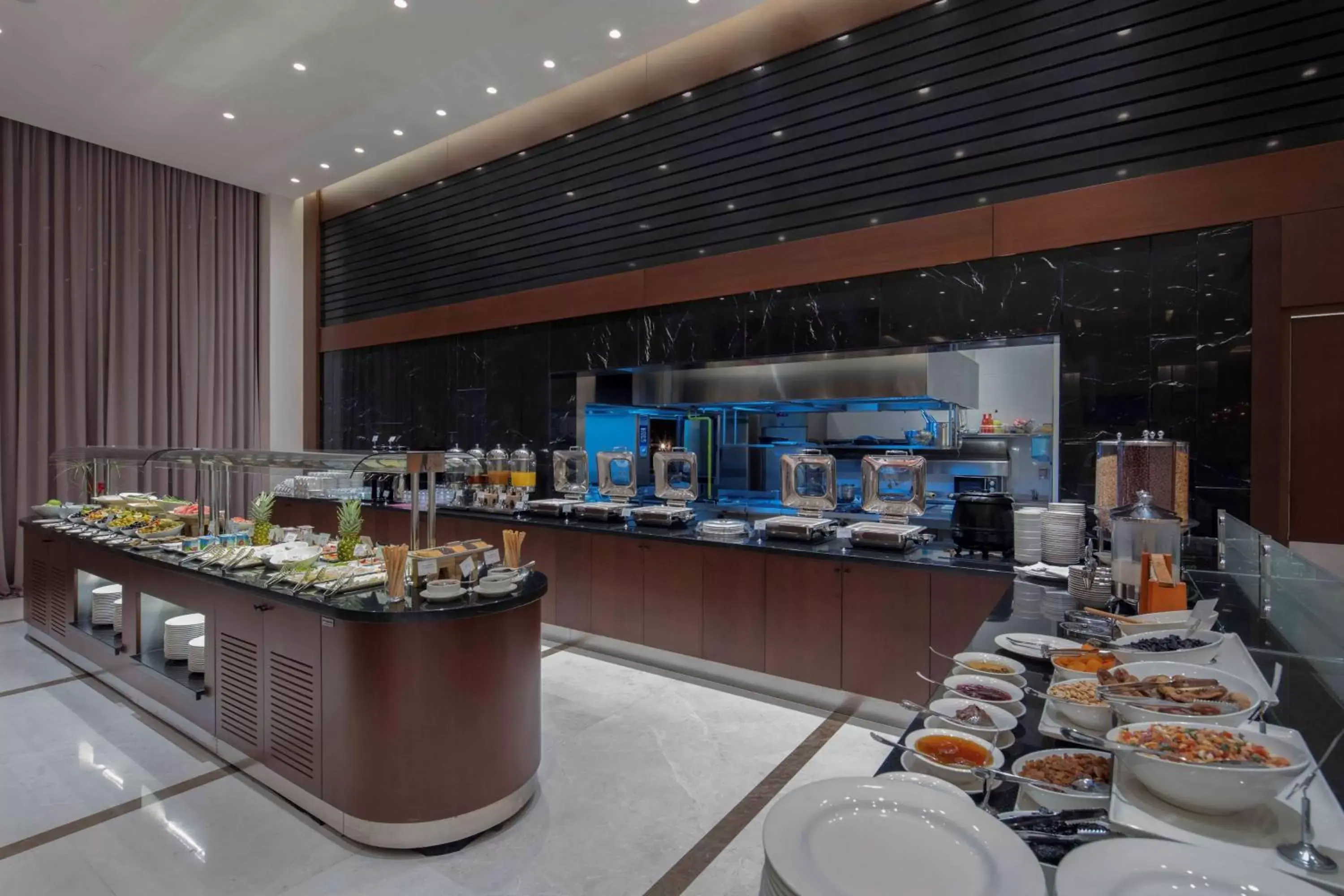Restaurant/Places to Eat in Doubletree by Hilton Istanbul Umraniye