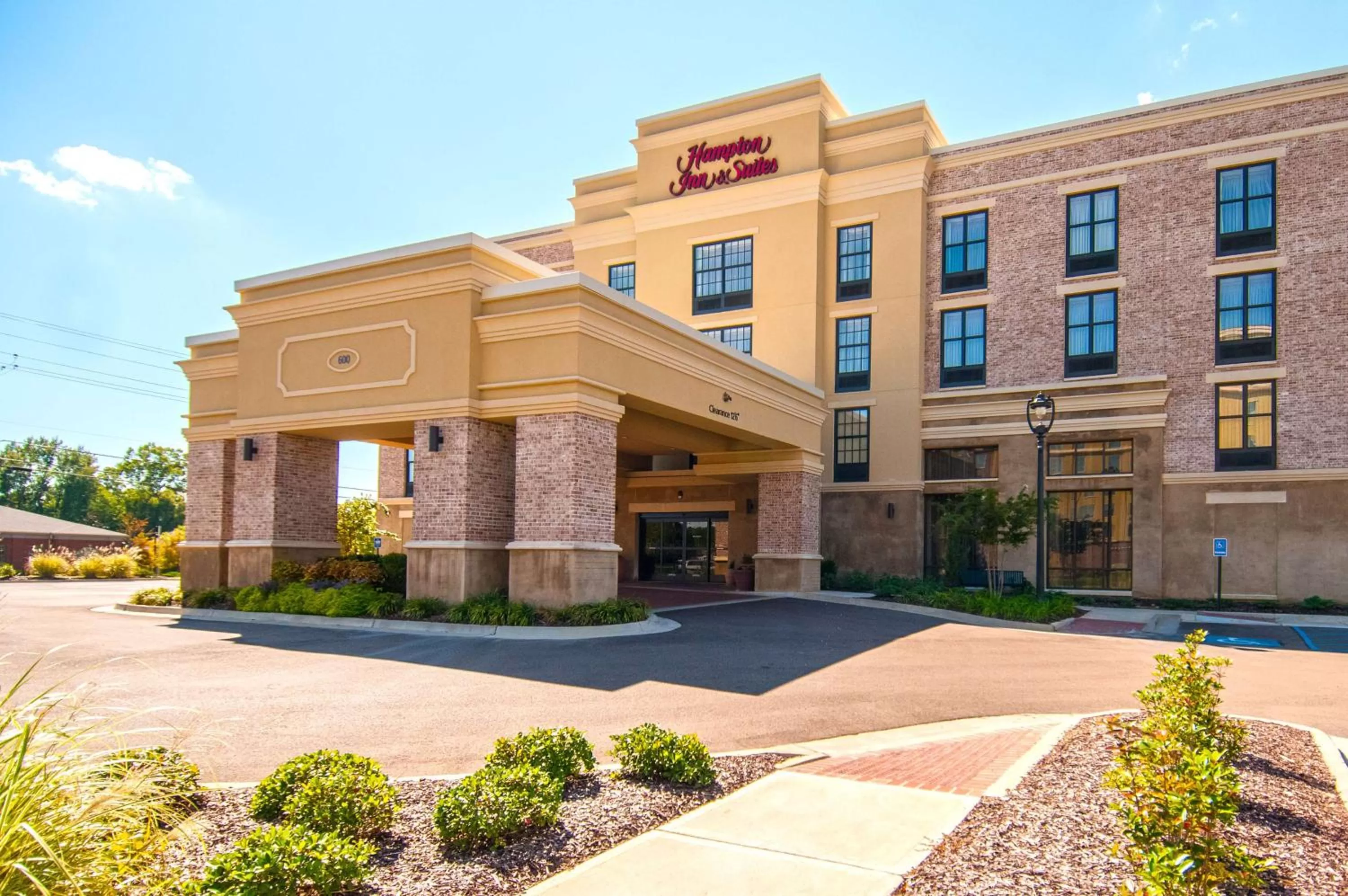 Property building in Hampton Inn & Suites Ridgeland