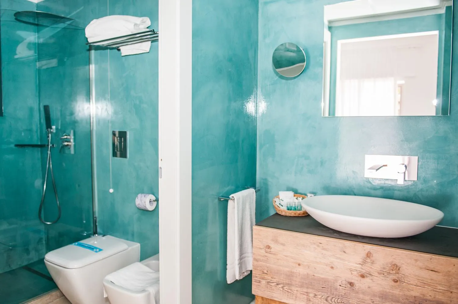 Shower in Summit Hotel