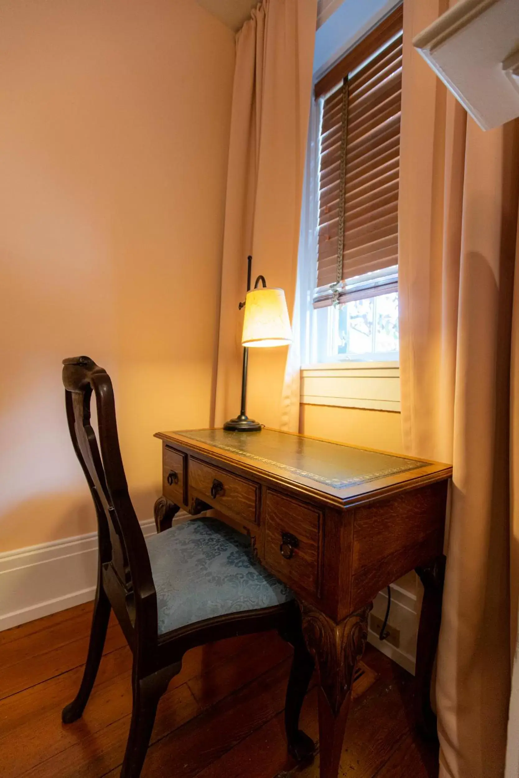 Bedroom in Thomas Rose Inn