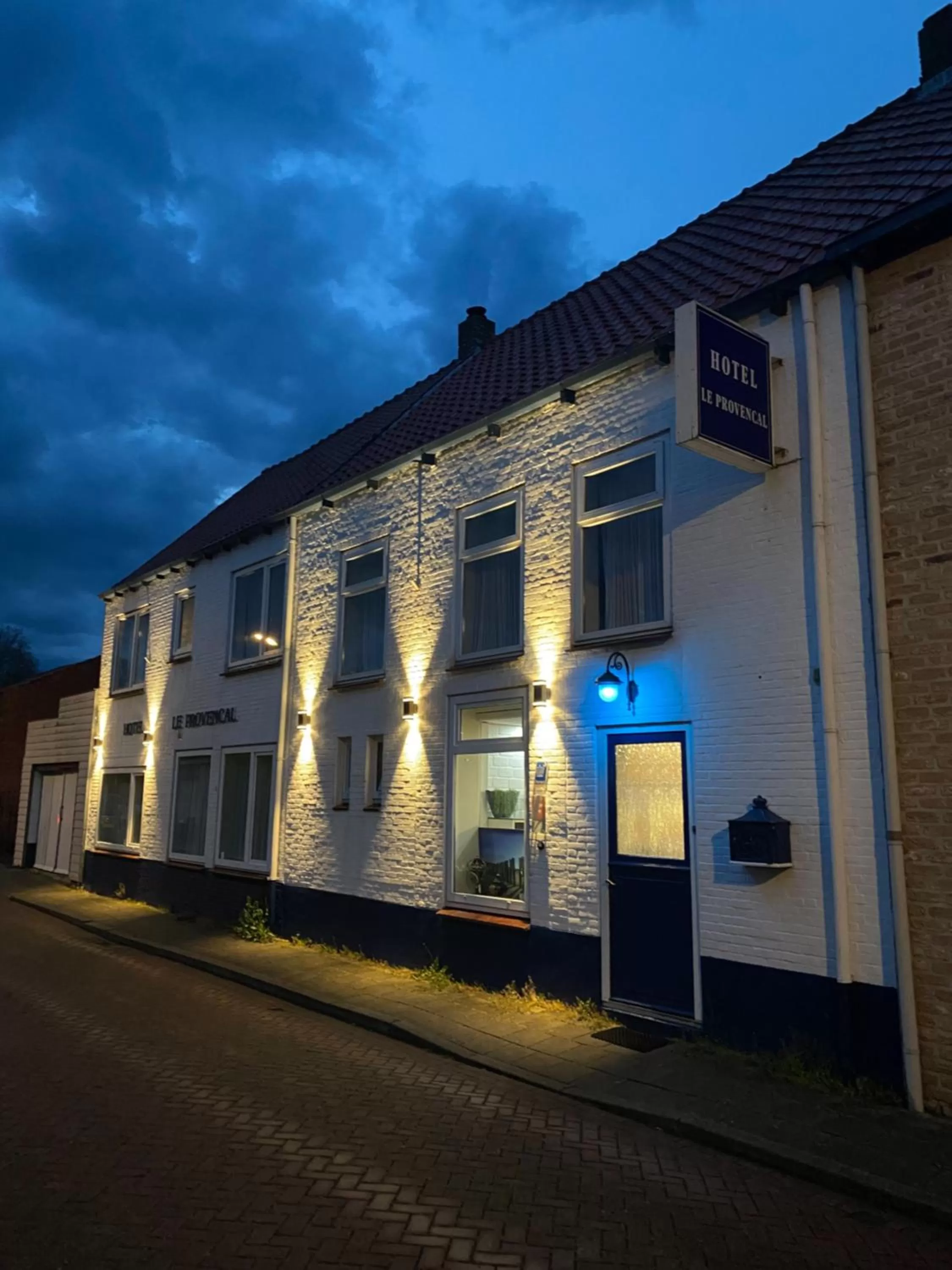 Property building in Hotel Le Provencal