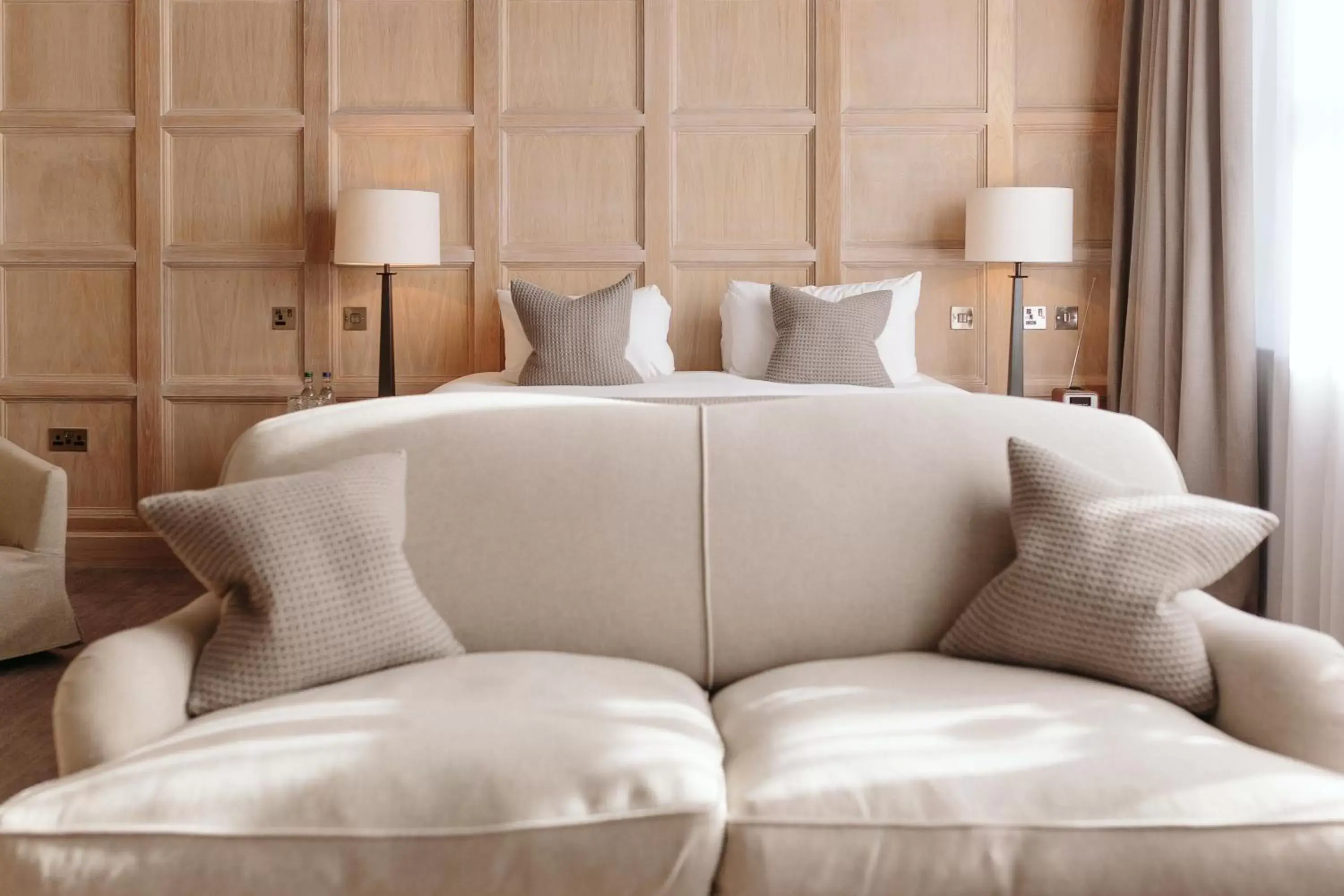 Seating area, Bed in The Scotsman Hotel