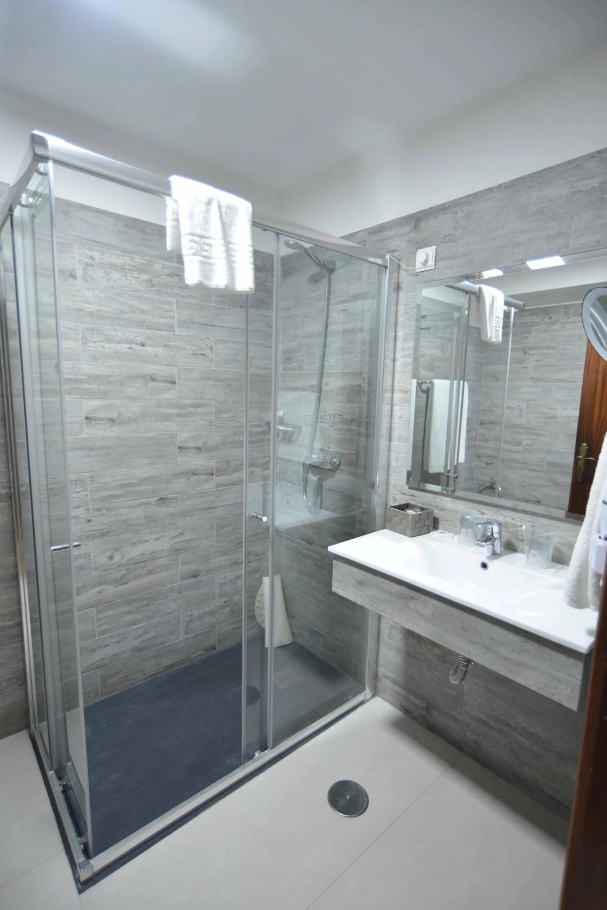 Shower in Hotel Salgueiro