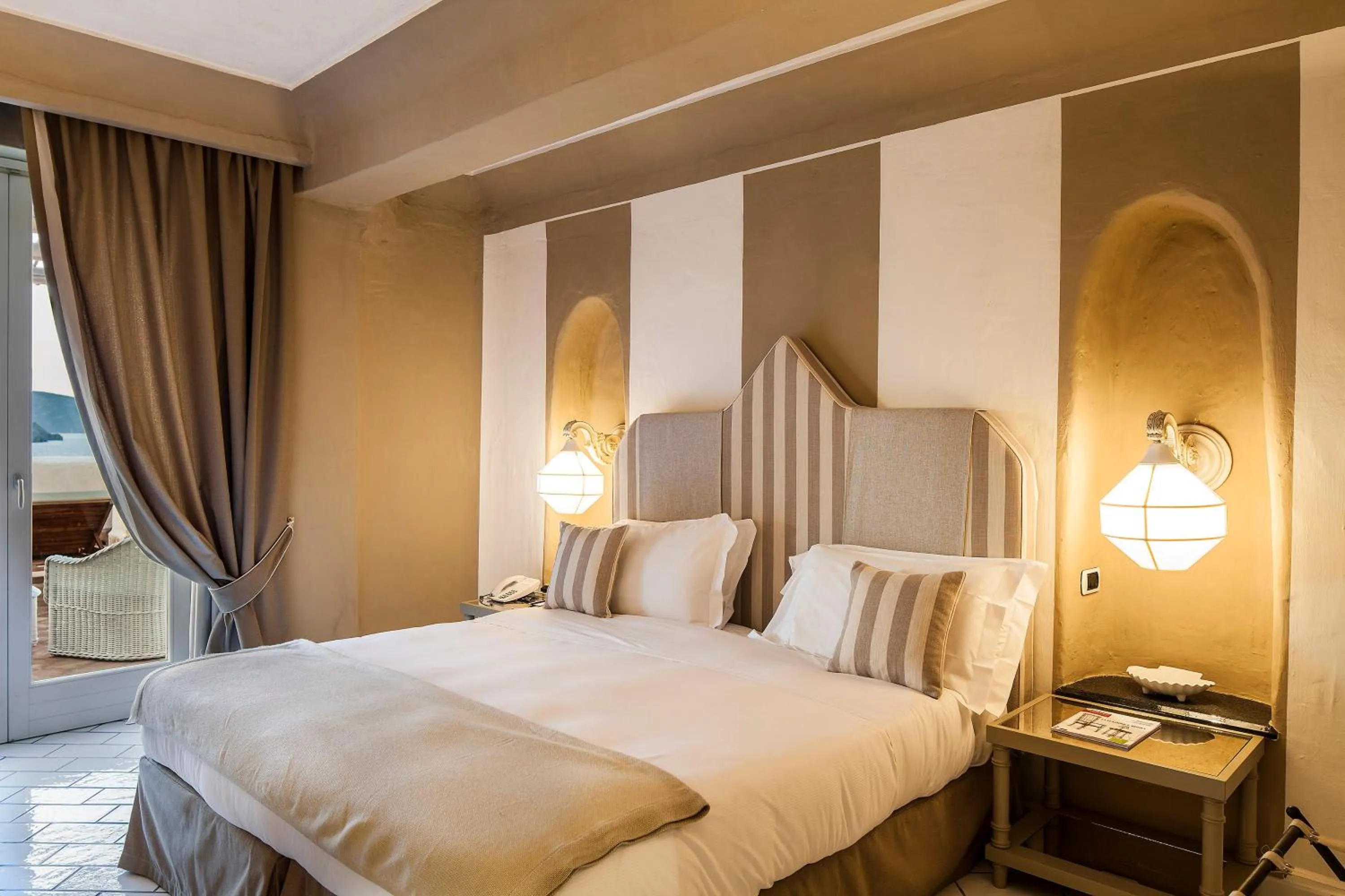 Bedroom, Bed in Therasia Resort Sea and SPA - The Leading Hotels of the World