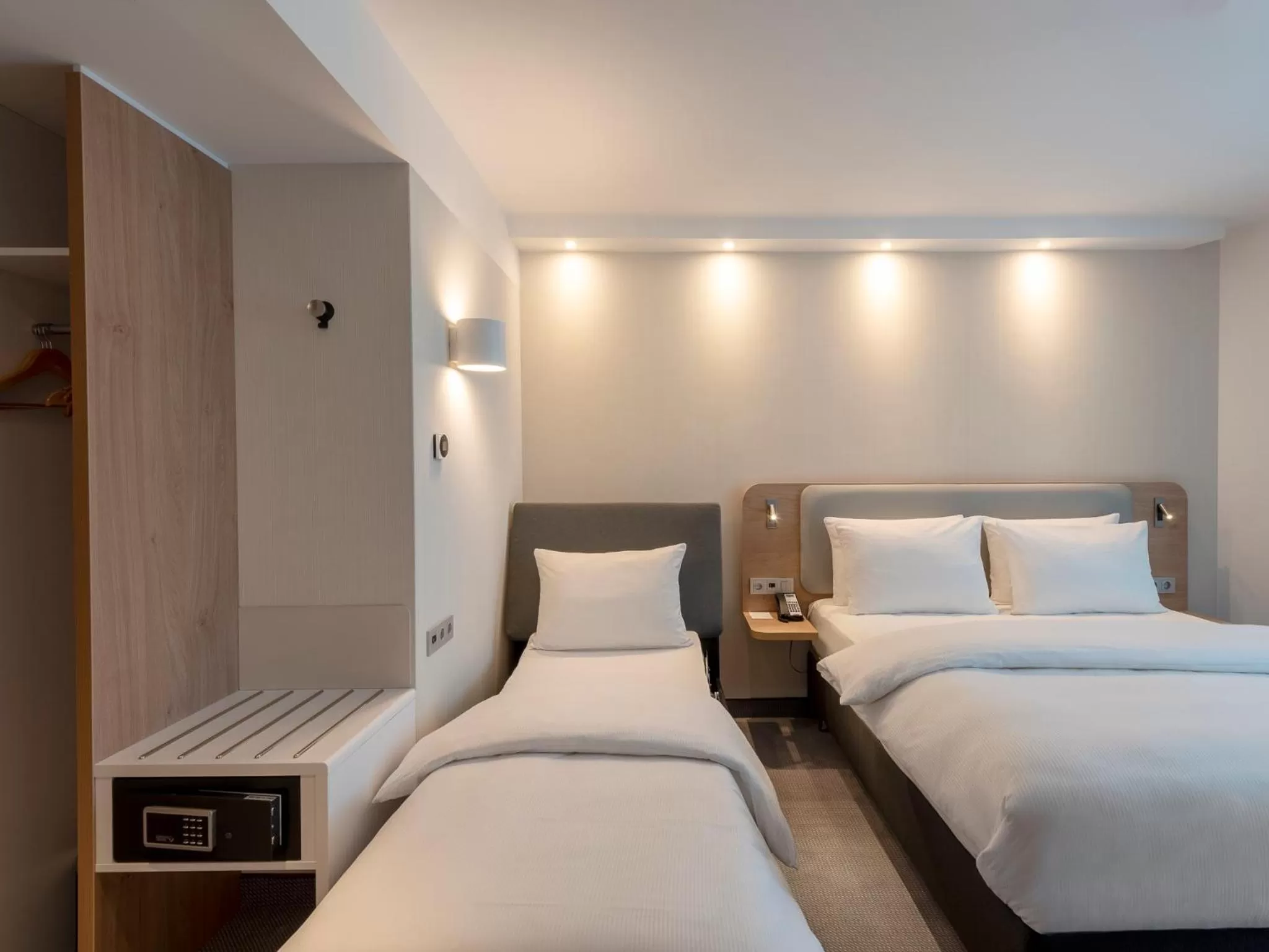 Bed in Holiday Inn Express - Offenbach by IHG