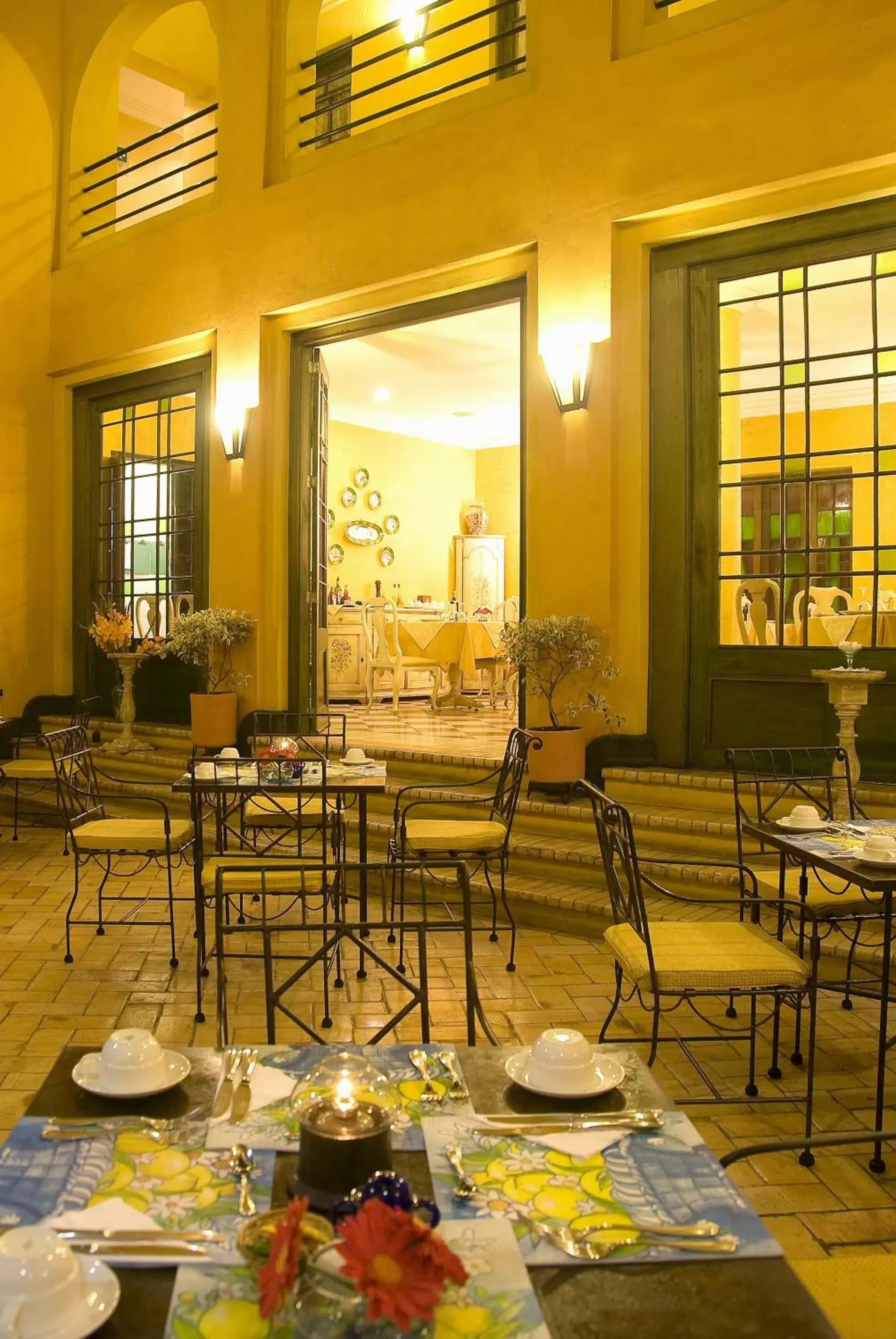 Meals, Restaurant/Places to Eat in Hotel De La Opera