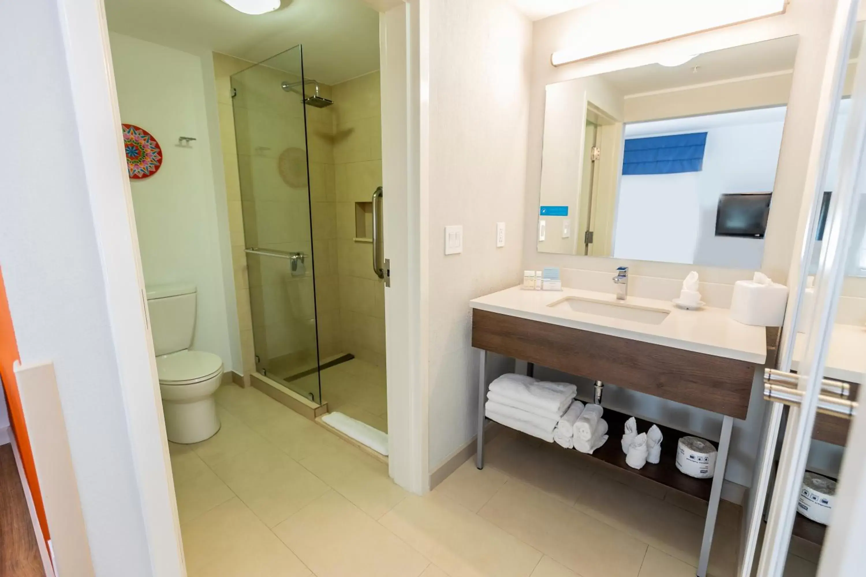 Shower, Bathroom in Hampton By Hilton San Jose Airport Costa Rica