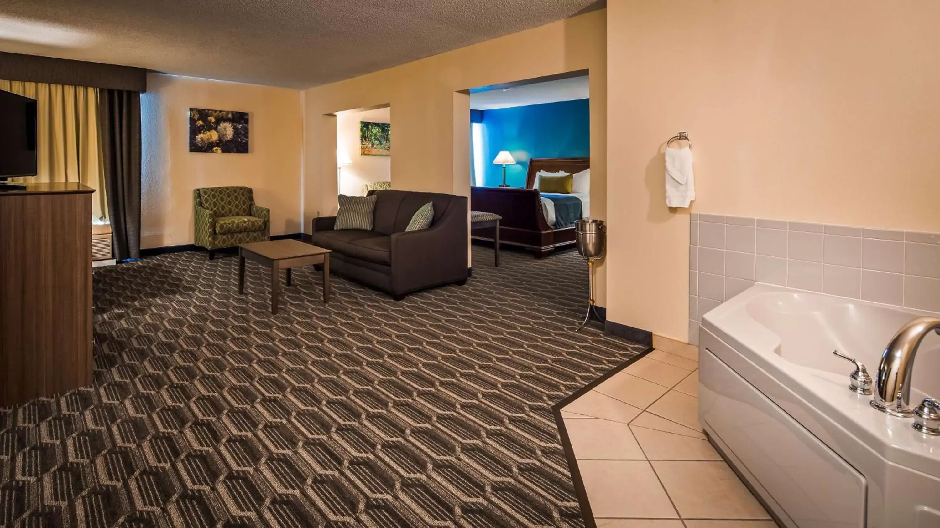 Photo of the whole room, Seating Area in Best Western Plus Yadkin Valley Inn & Suites