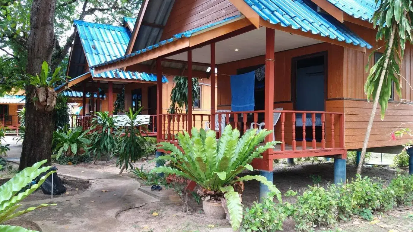 Property Building in Lanta Long Beach Hostels