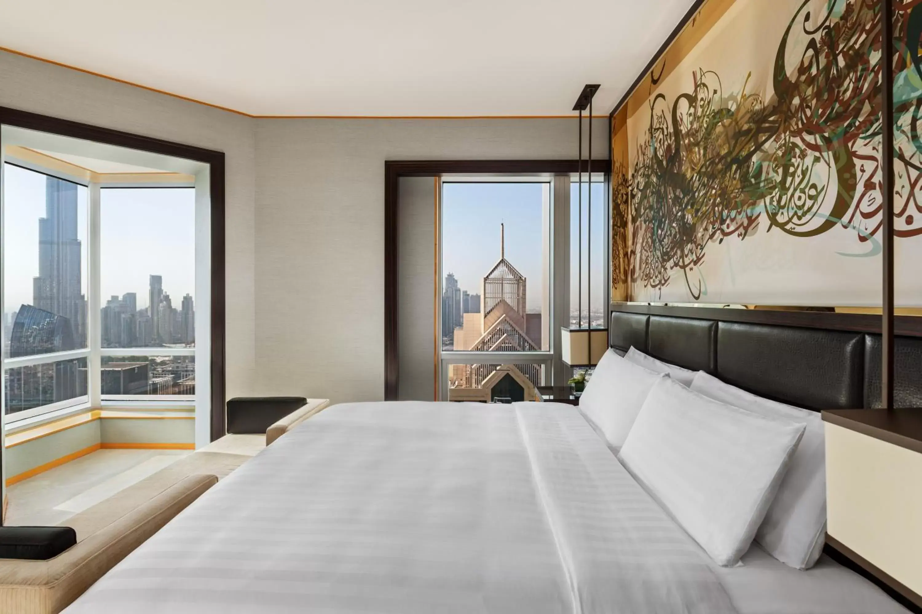 Bedroom, Bed in Shangri-La Dubai
