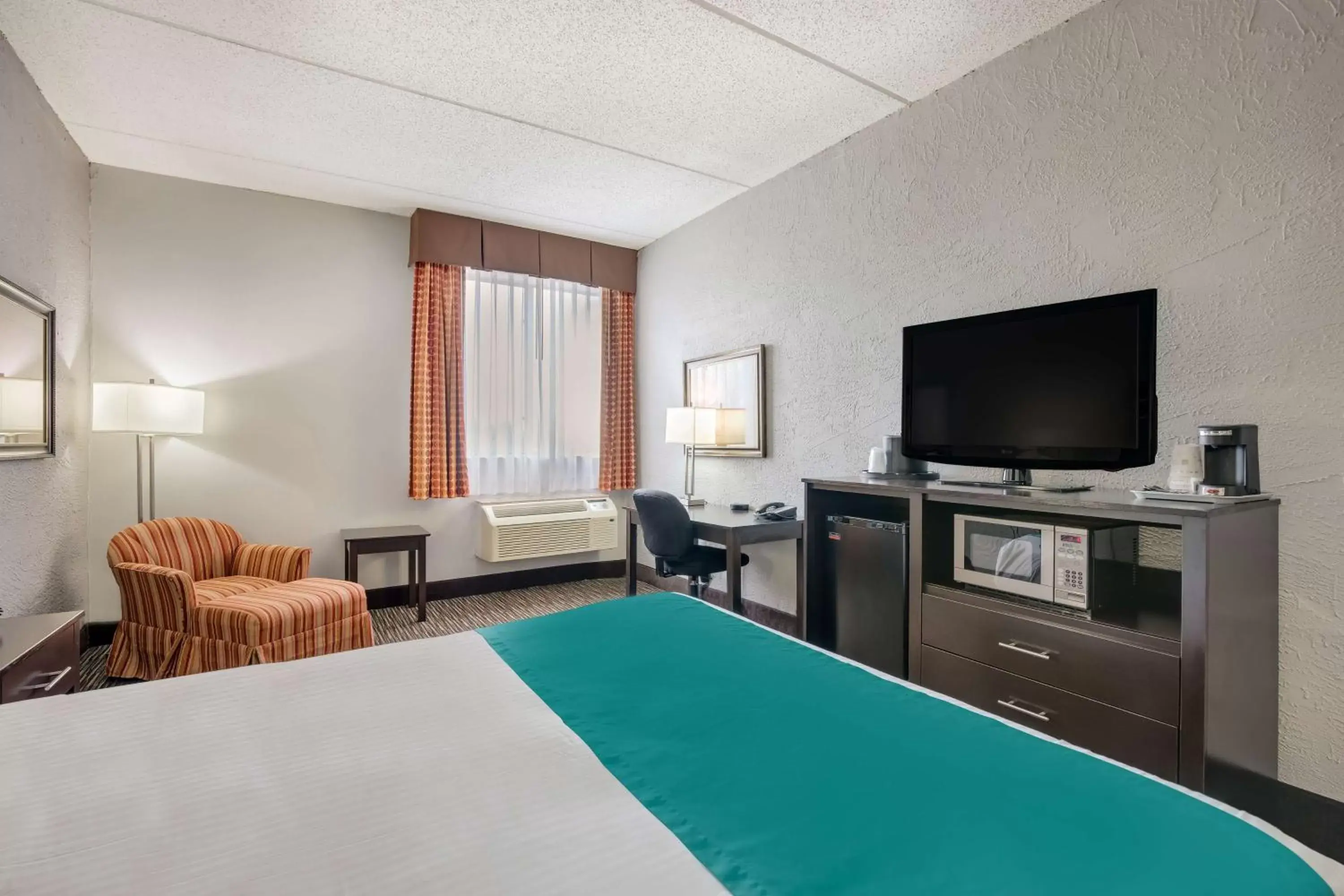 Bedroom, Bed in Best Western Waukesha Grand