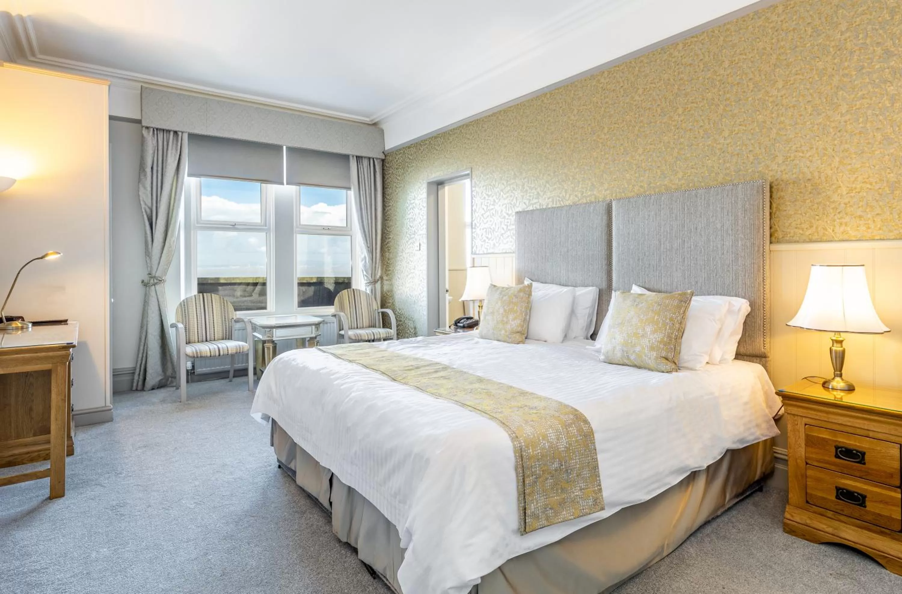 Bed in Best Western Walton Park Hotel