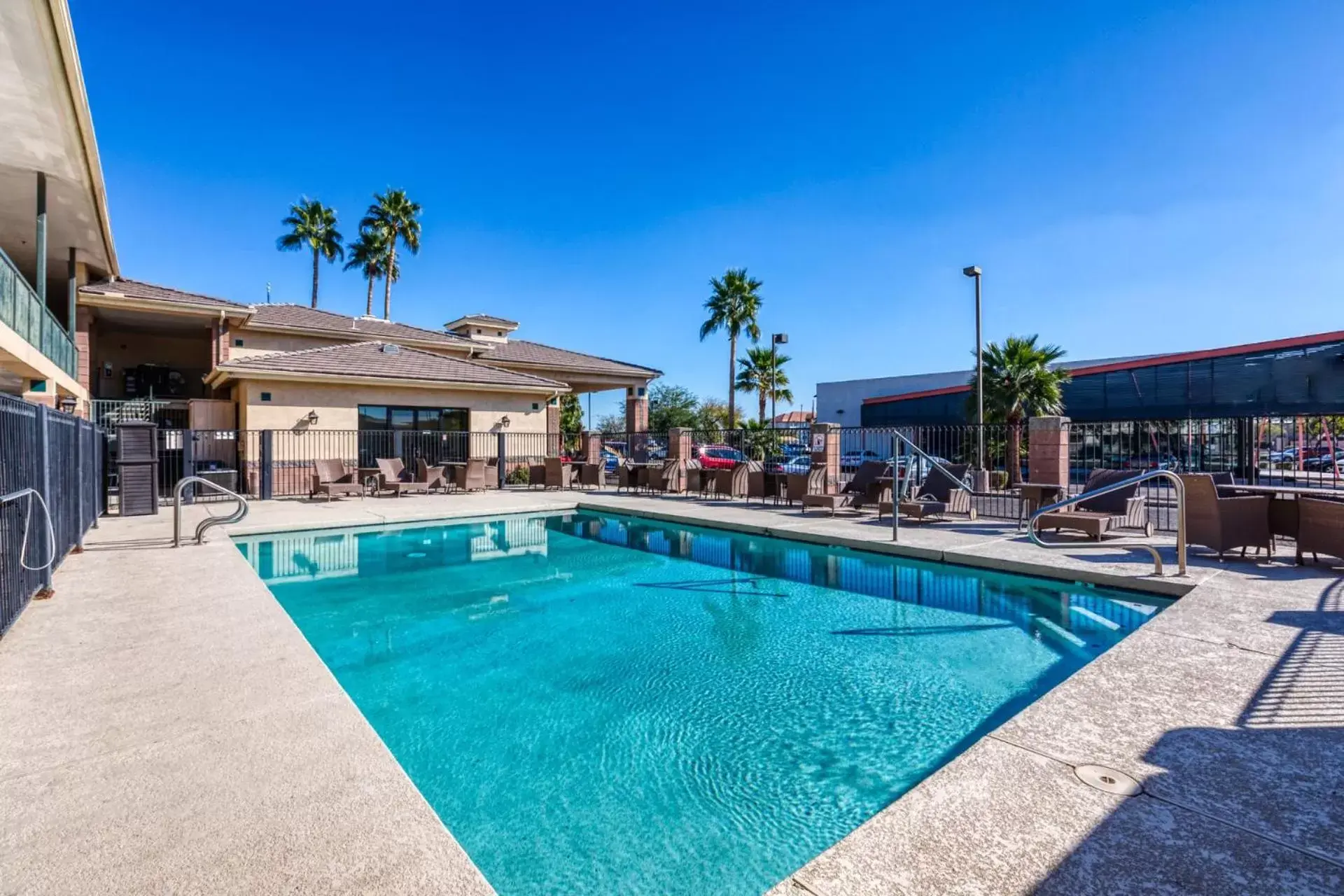 Swimming Pool in Hotel Serene