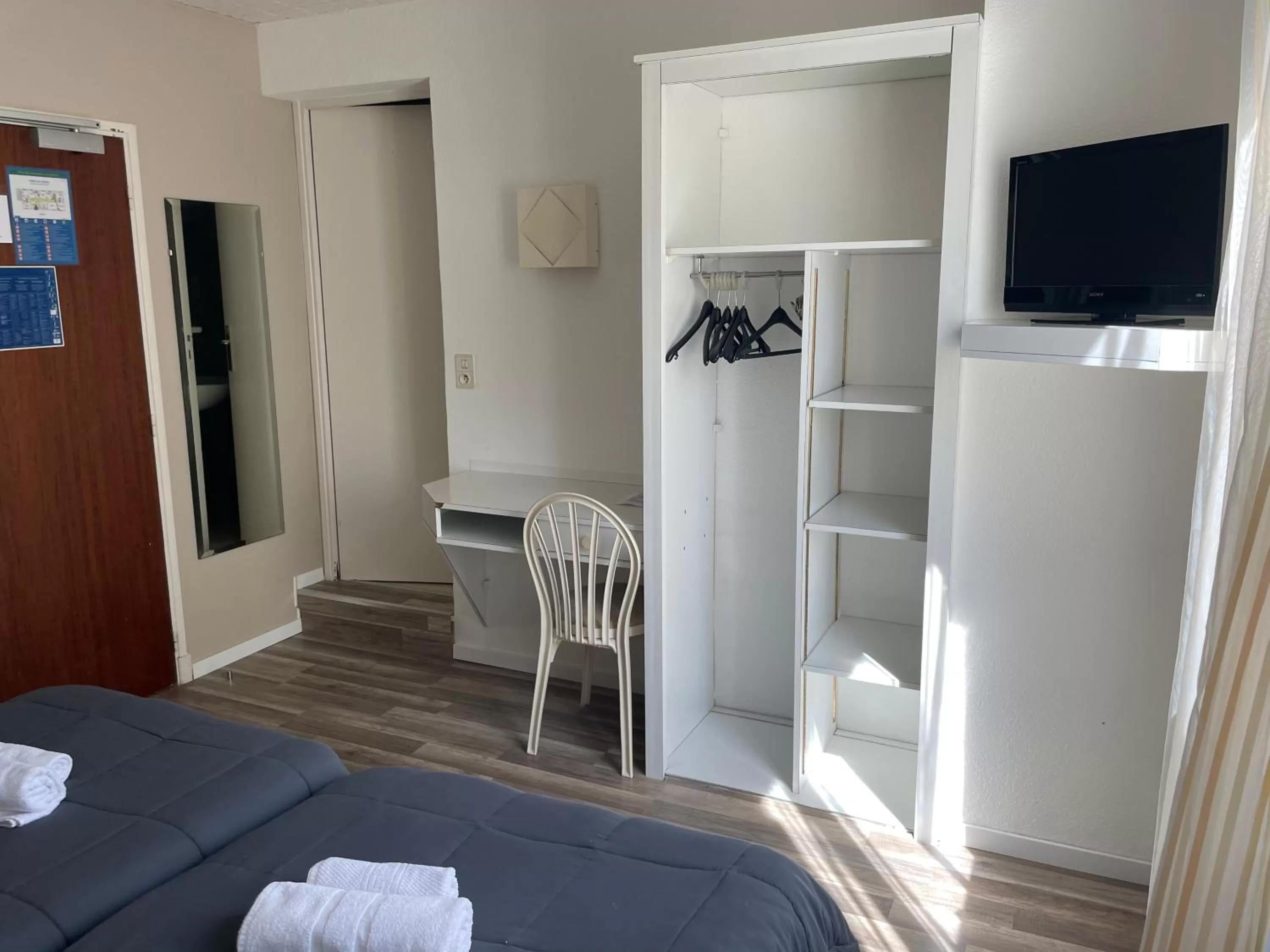 TV and multimedia, Bed in Hotel Les Chênes