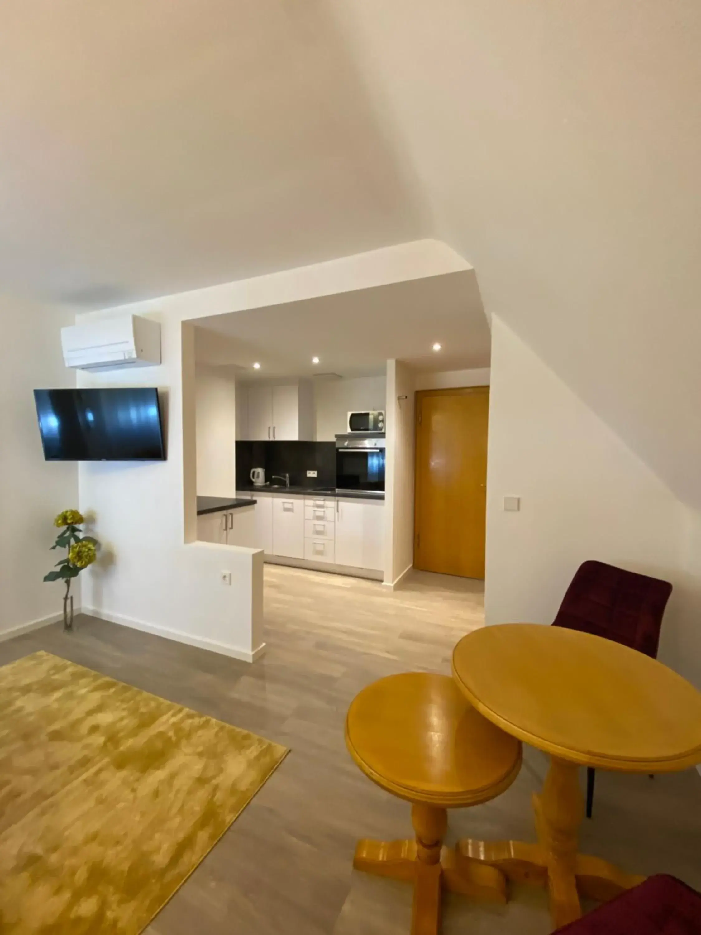 Kitchen or kitchenette, Seating Area in Hotel Krone