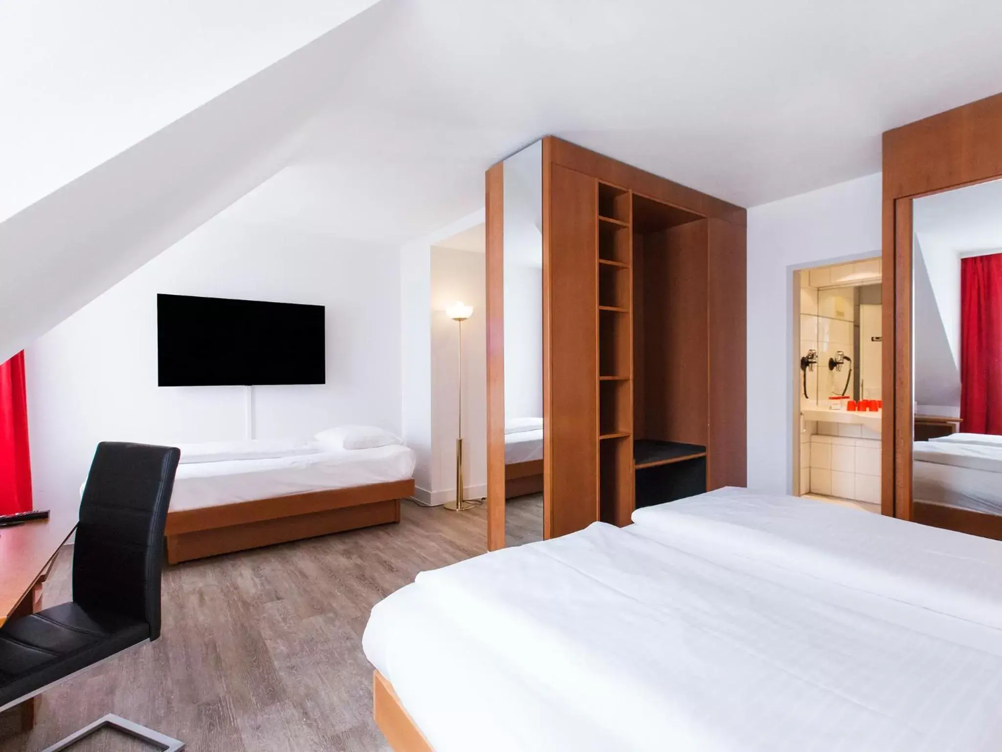 Bedroom, Bed in DORMERO Hotel Dresden Airport