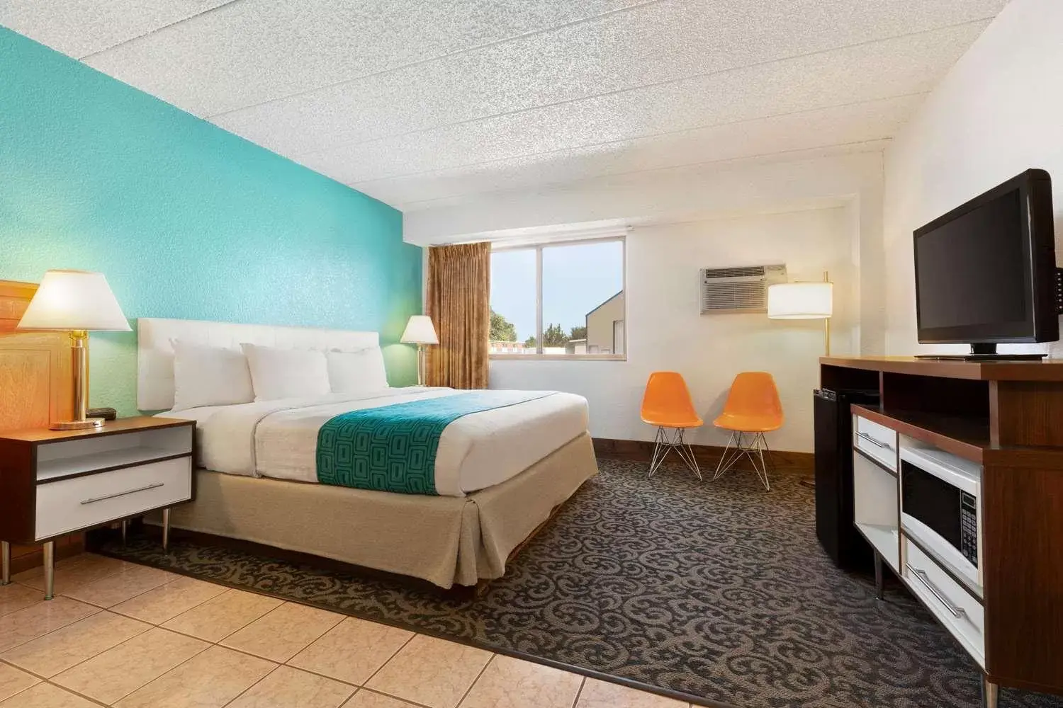 Photo of the whole room, Bed in Howard Johnson by Wyndham Billings