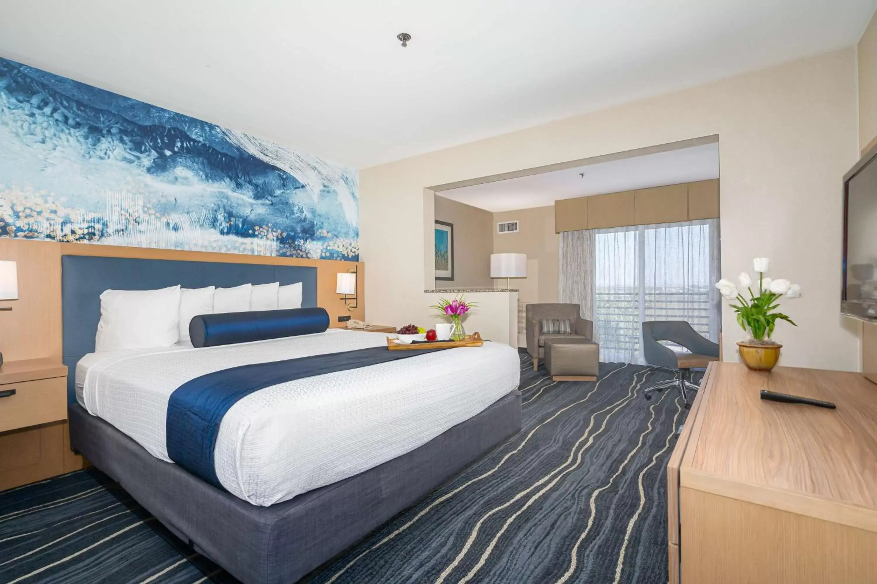 Photo of the whole room, Bed in Best Western Plus Marina Gateway Hotel